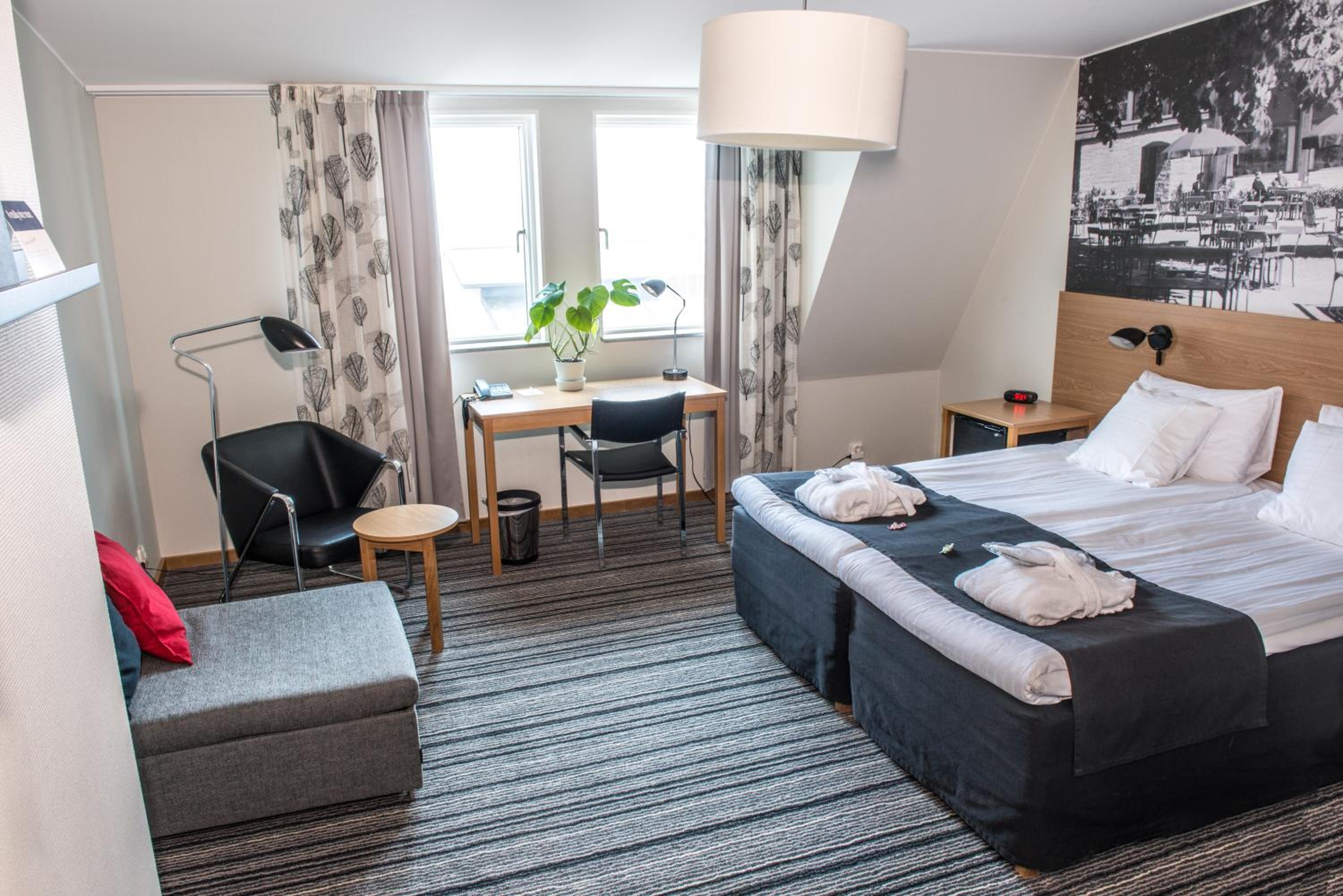Deluxe Double Room - Photo 11