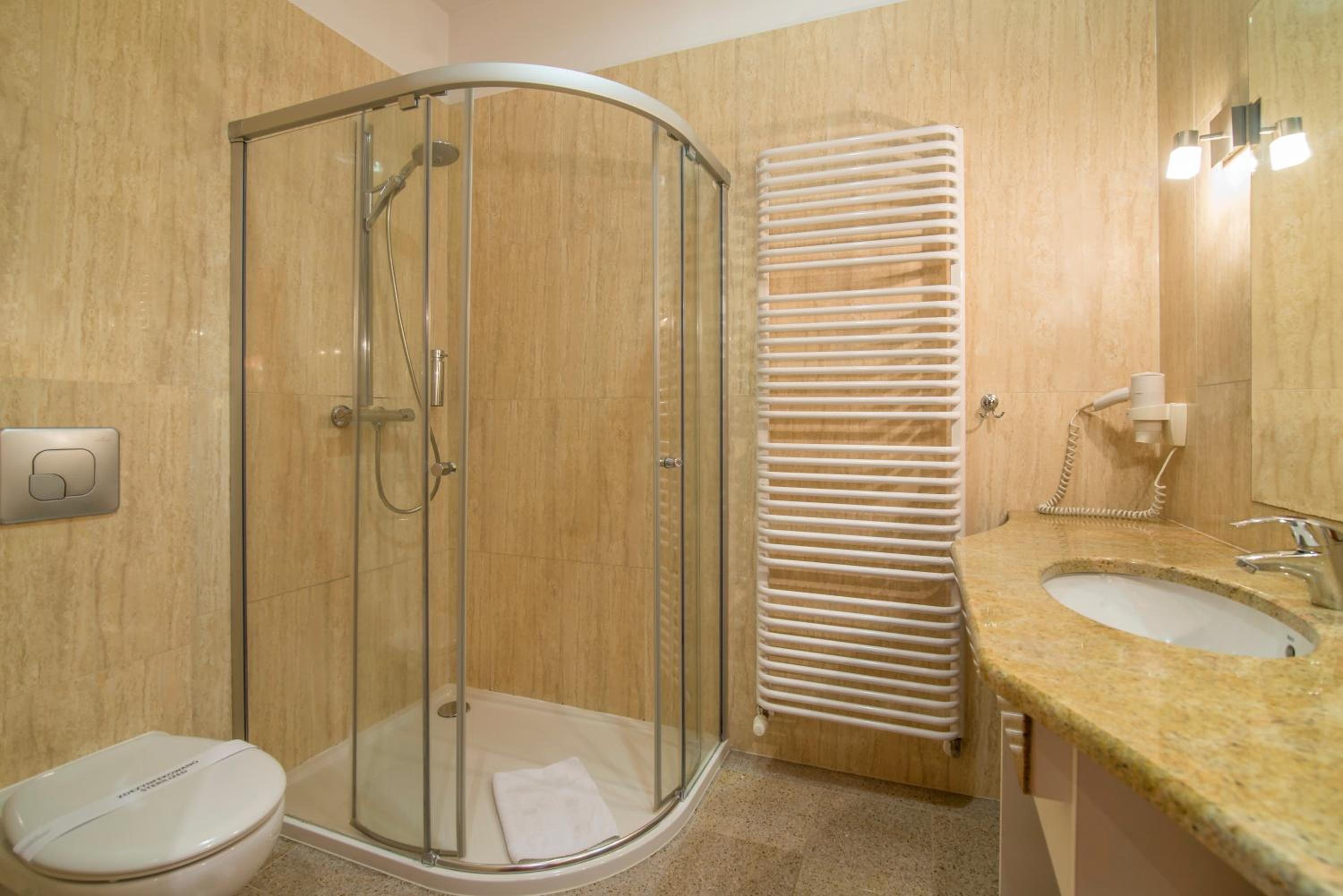 Superior Double or Twin Room with Lake View photo 3