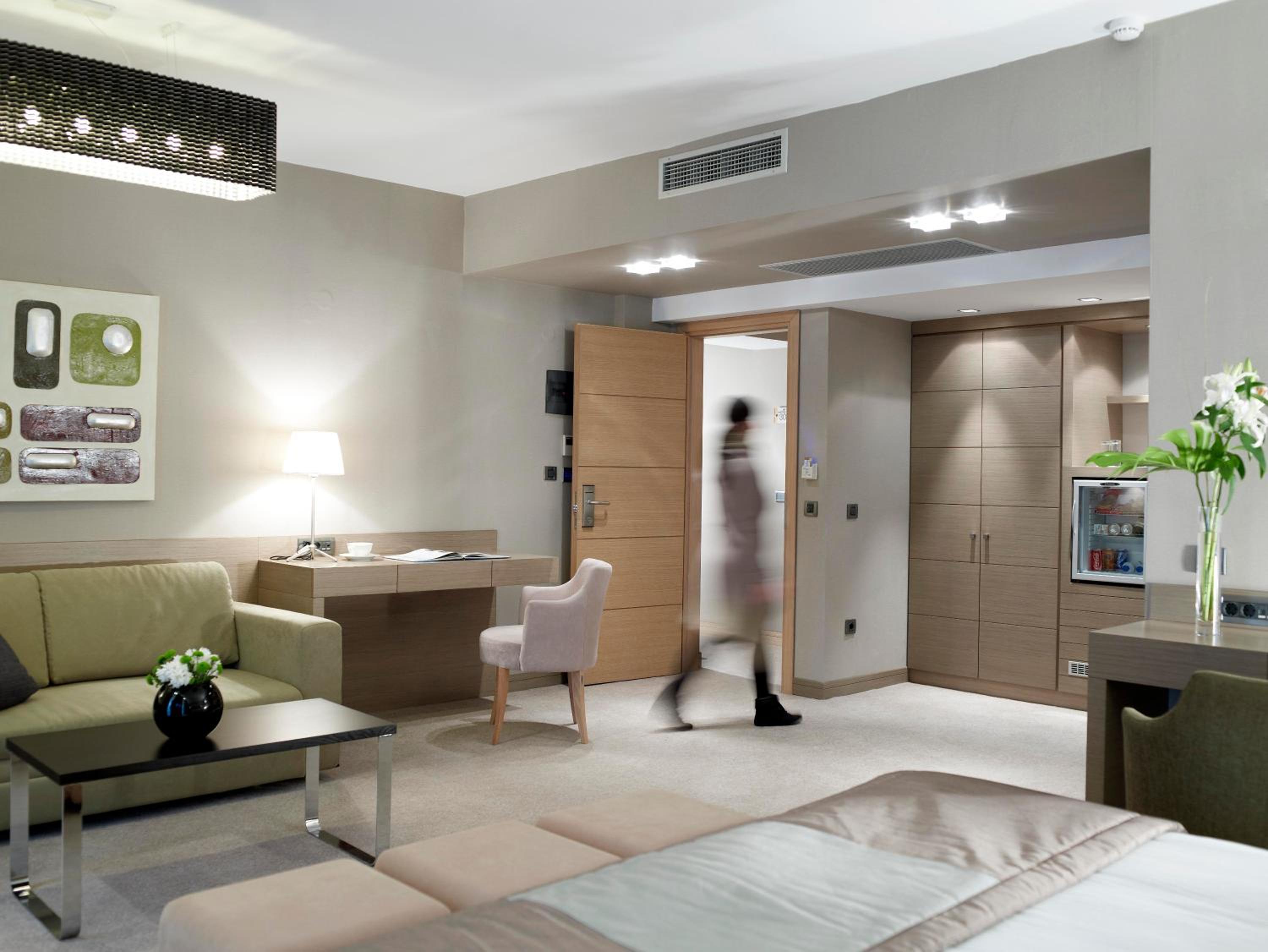 Family Room (2 Adults + 2 Children) - Photo 5