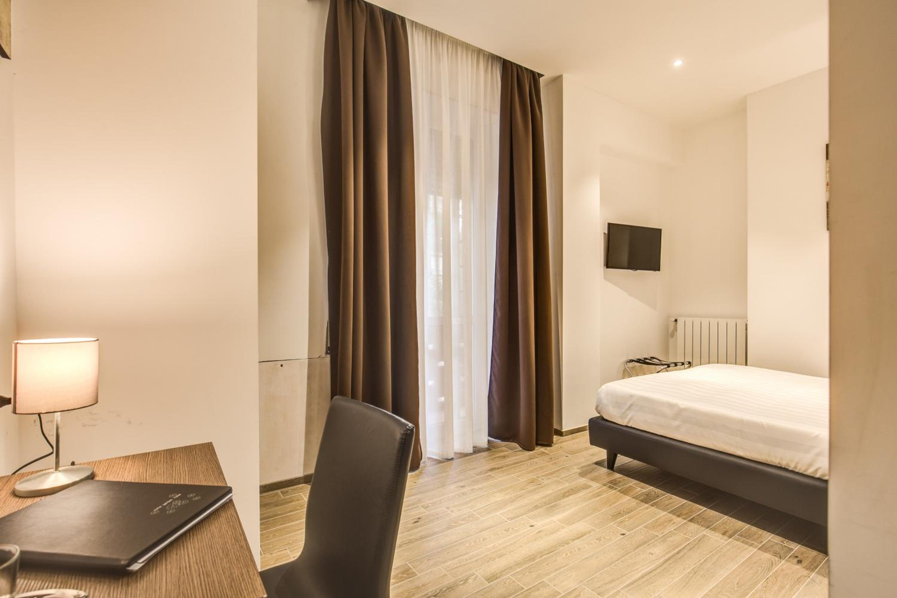 Double or Twin Room photo 3
