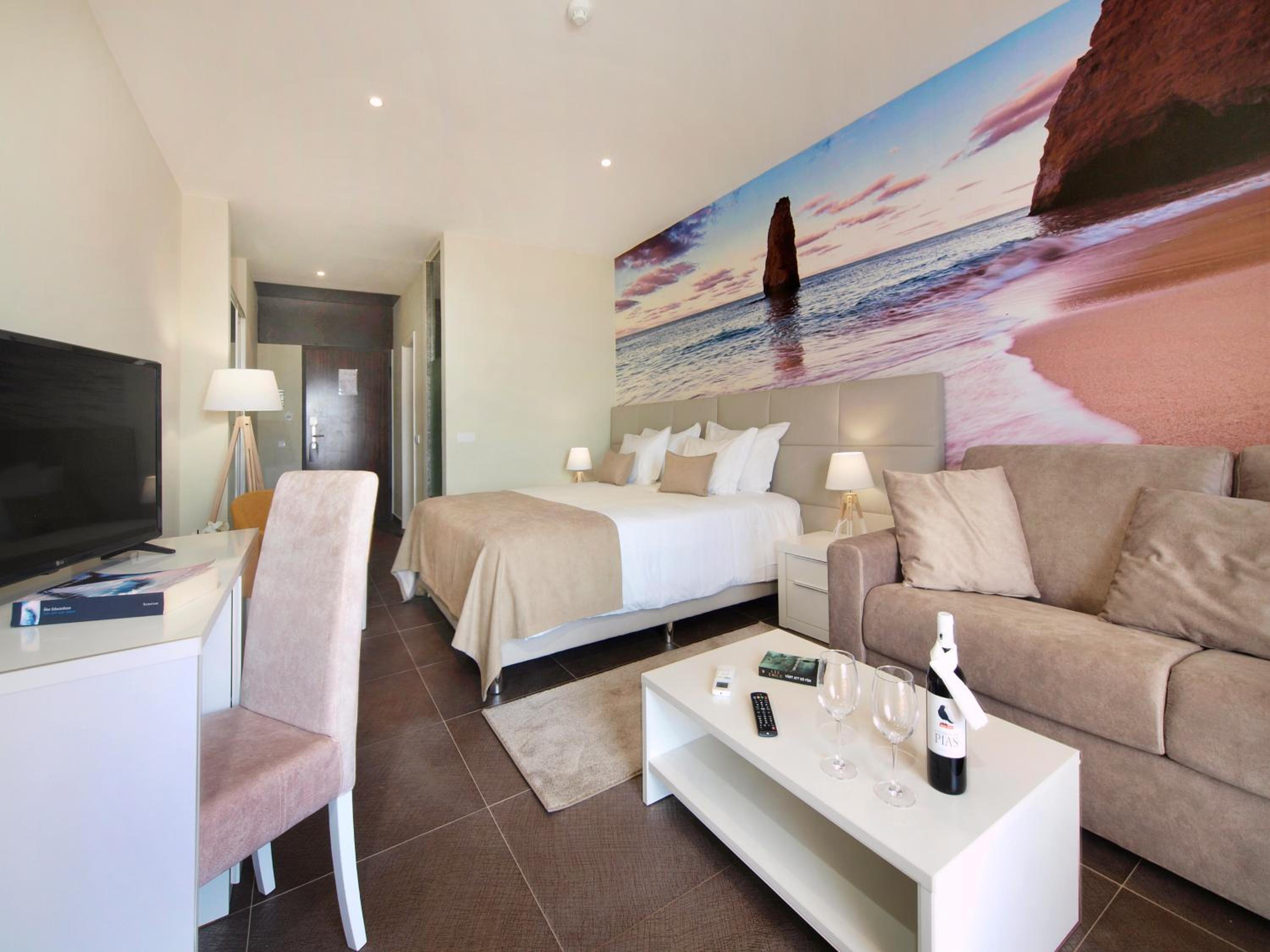 Deluxe Double or Twin Room with Sea View - Photo 4