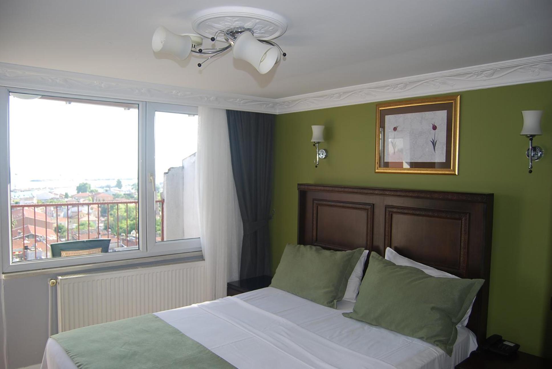 Deluxe Double Room with Balcony photo 2