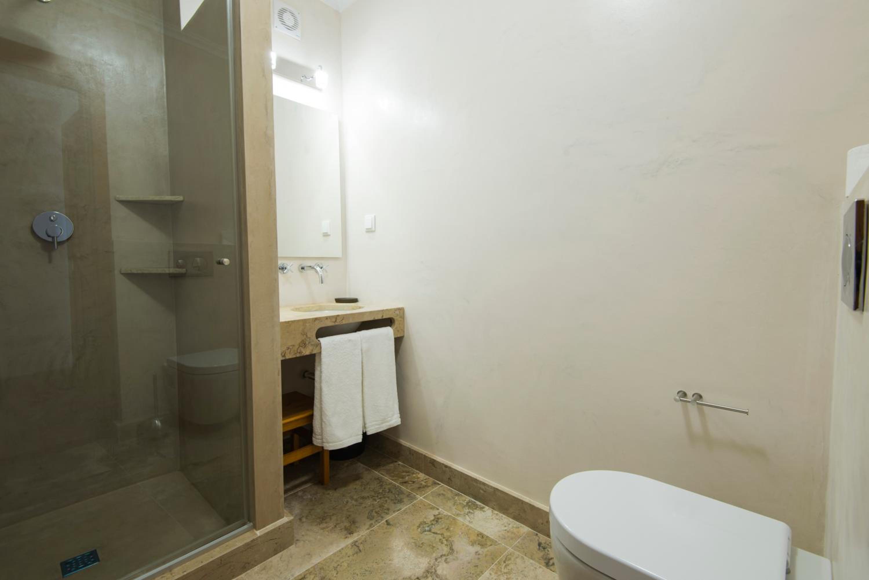 Deluxe Twin Room - Photo 2