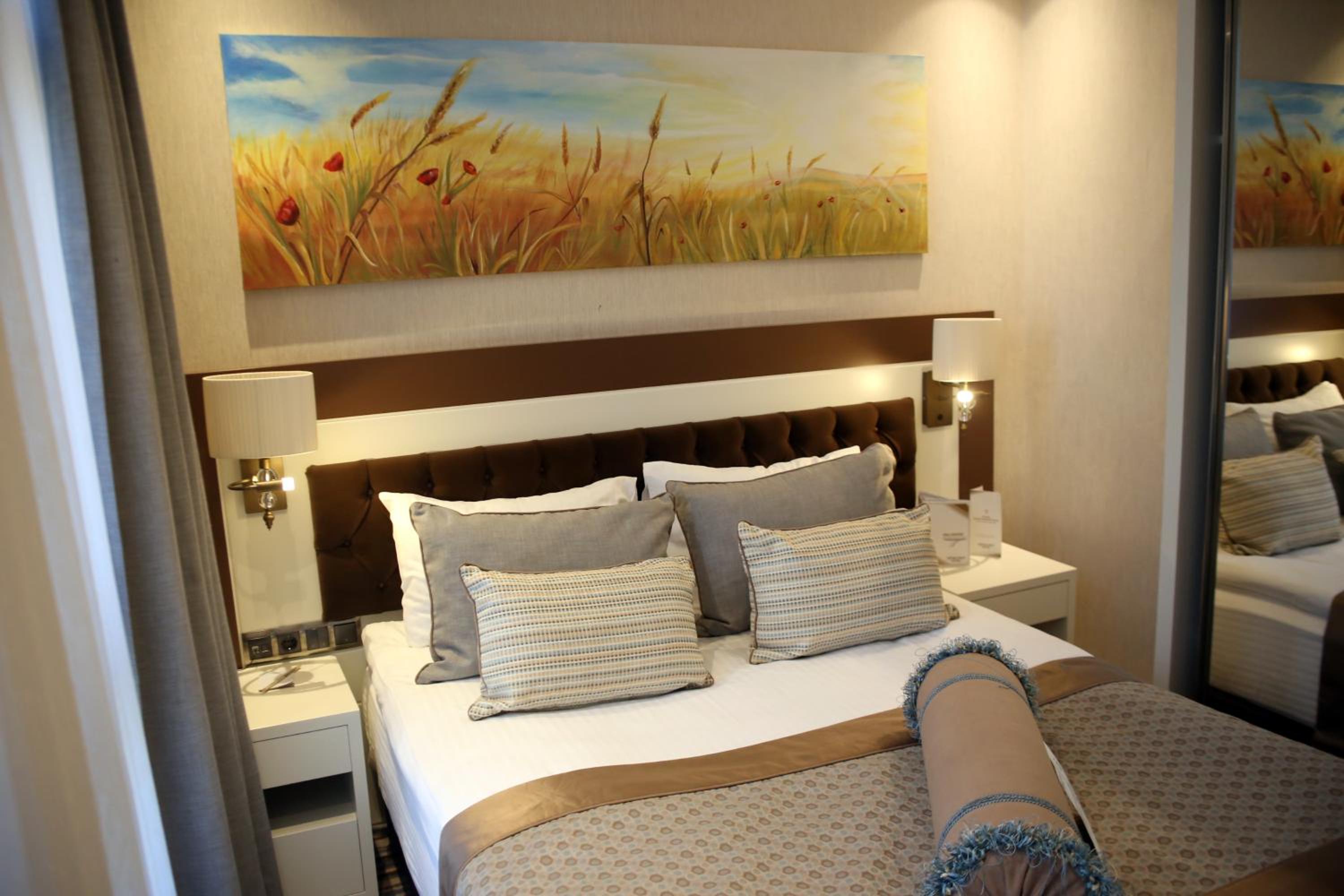 Deluxe Room - Photo 3