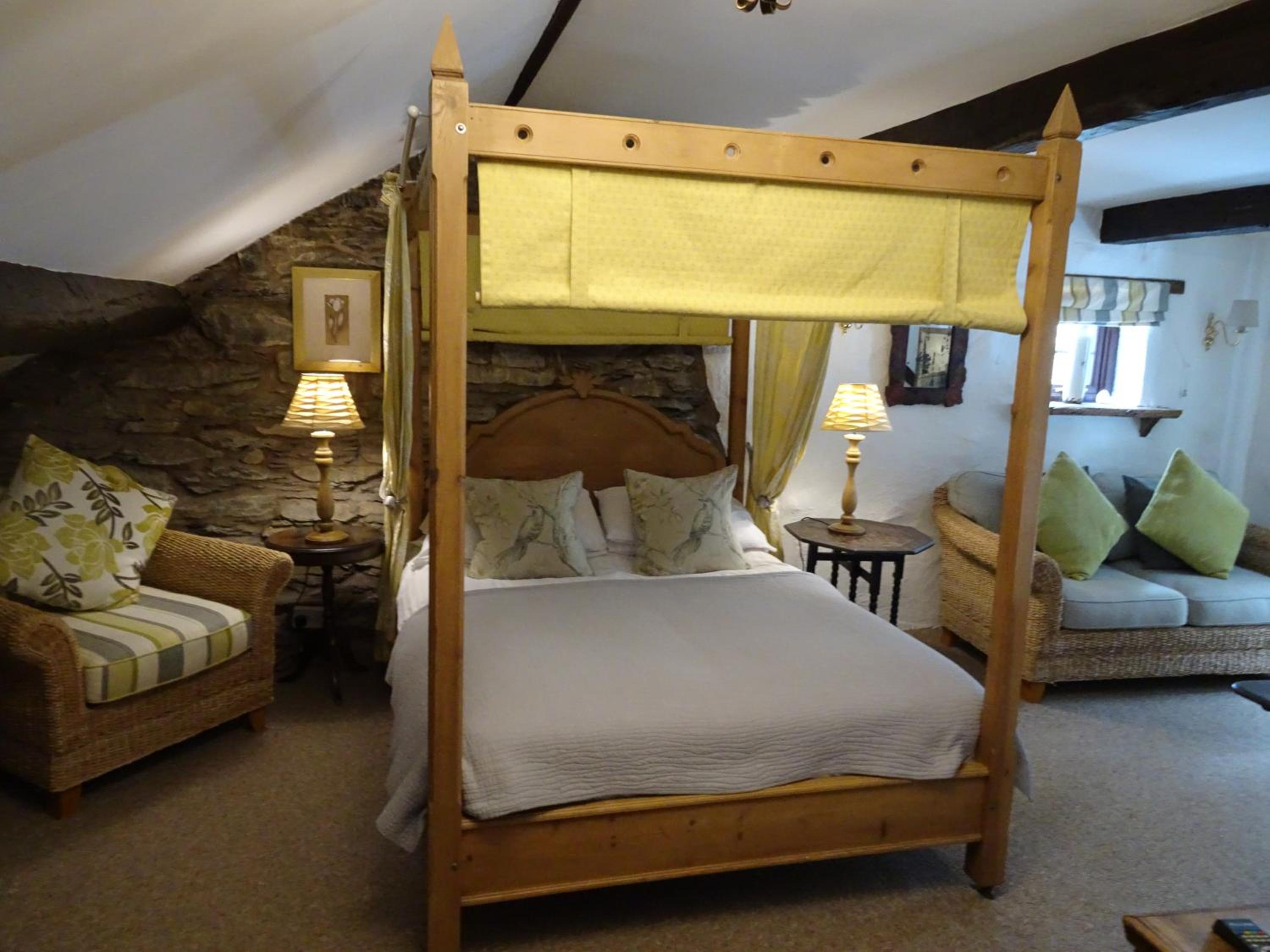 Four Poster Suite with Spa Bath photo 1
