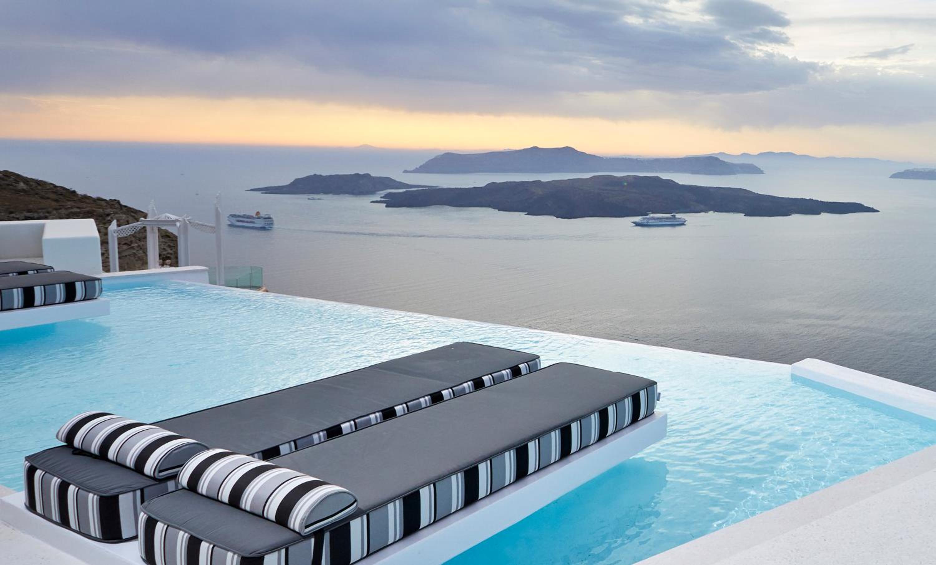 Sugarmoon Suite with Heated Plunge Pool, Infinity Pool, and Caldera View - Photo 11