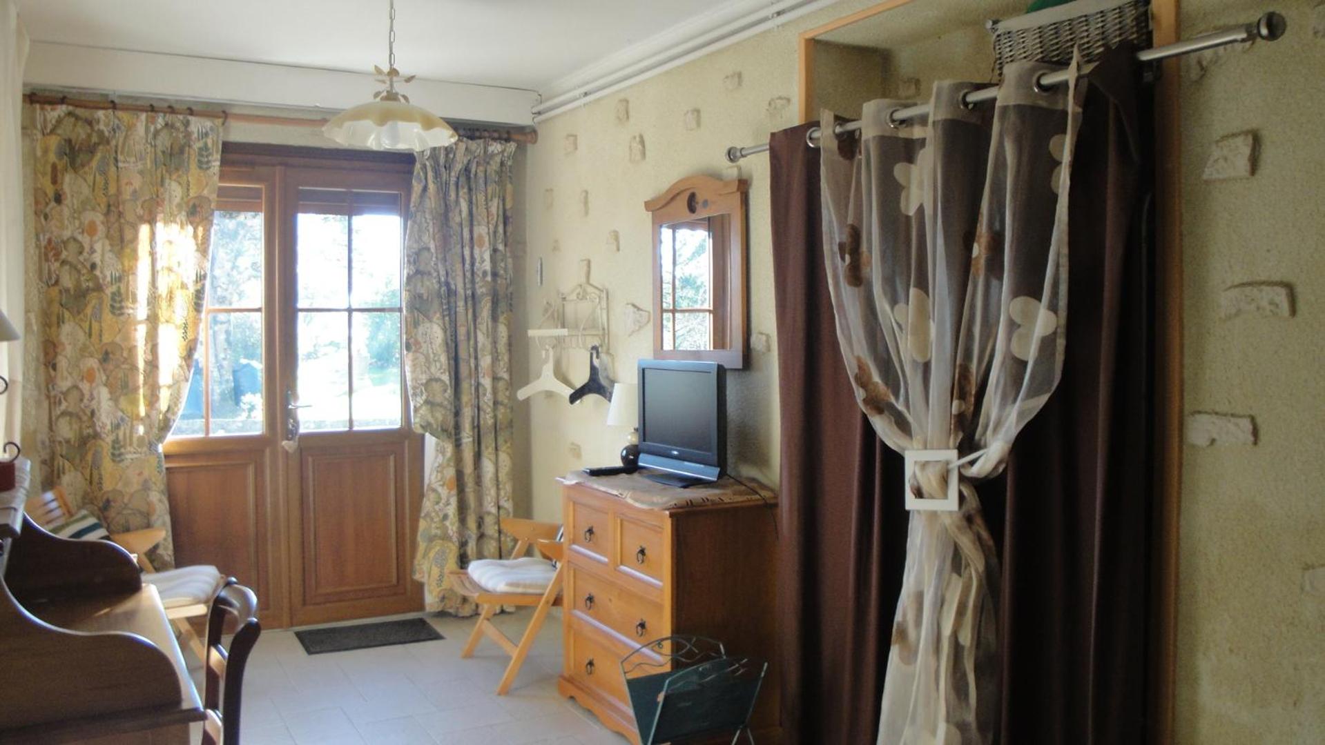 Double Room with Garden View - Photo 3