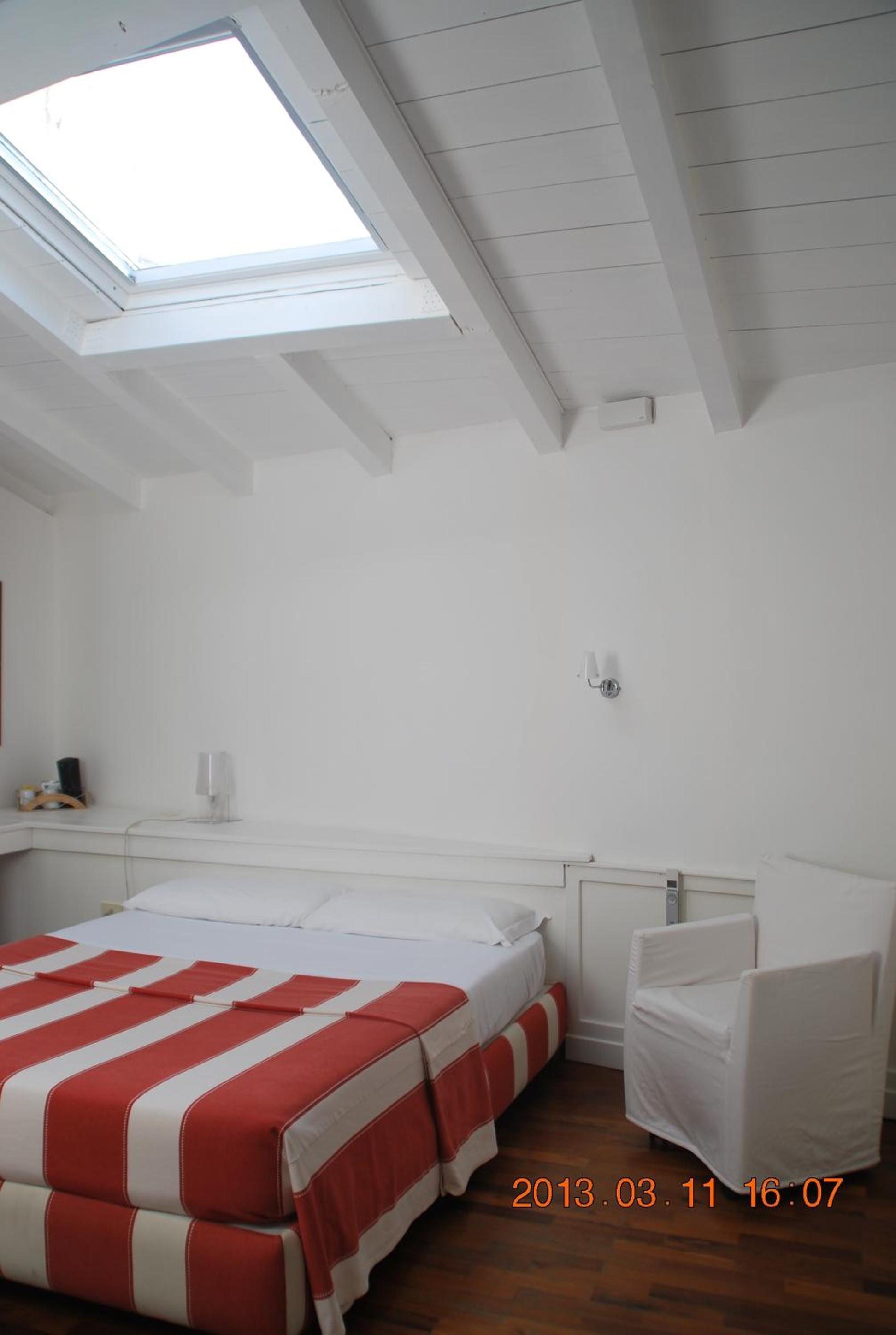 Double Room - Attic - Photo 7