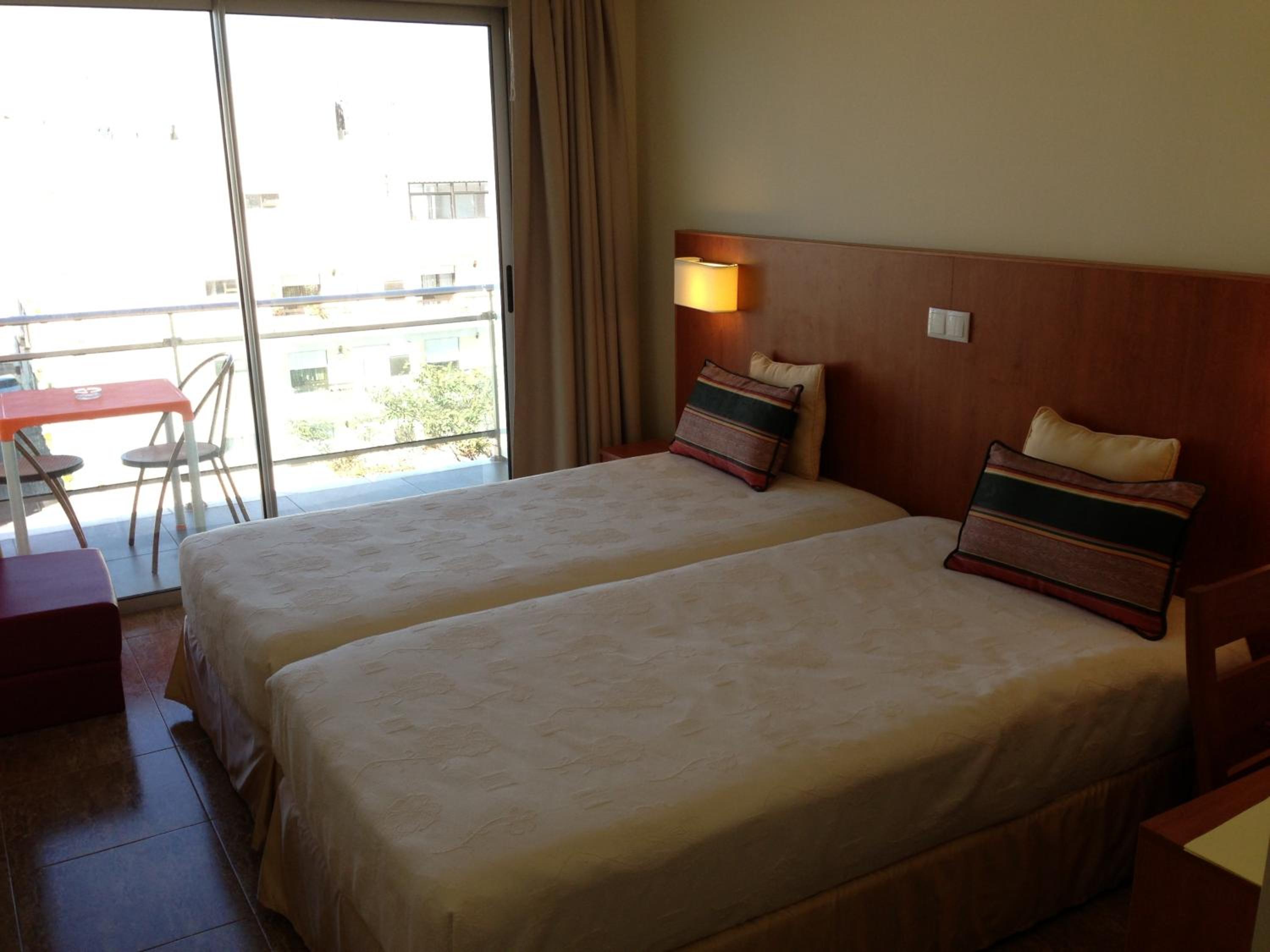 Standard Twin Room - Photo 10