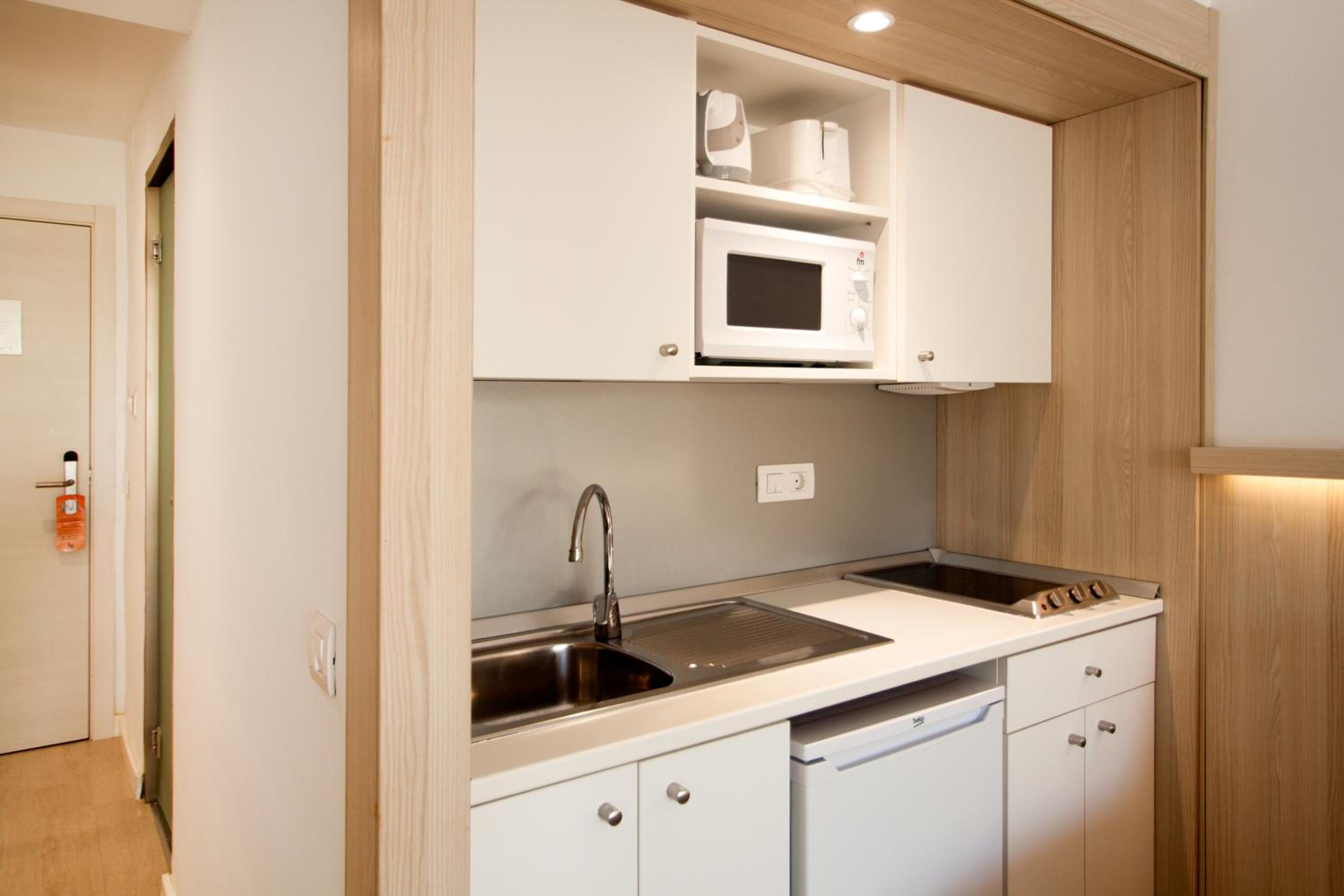 Studio (2 Adults) - Photo 2