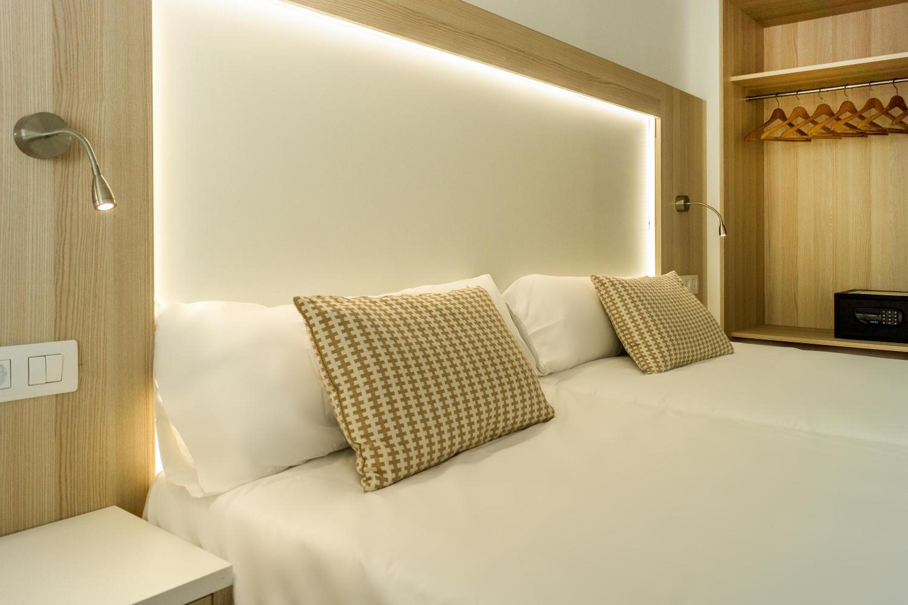 One-Bedroom Apartment (2 Adults + 1 Child) - Photo 1
