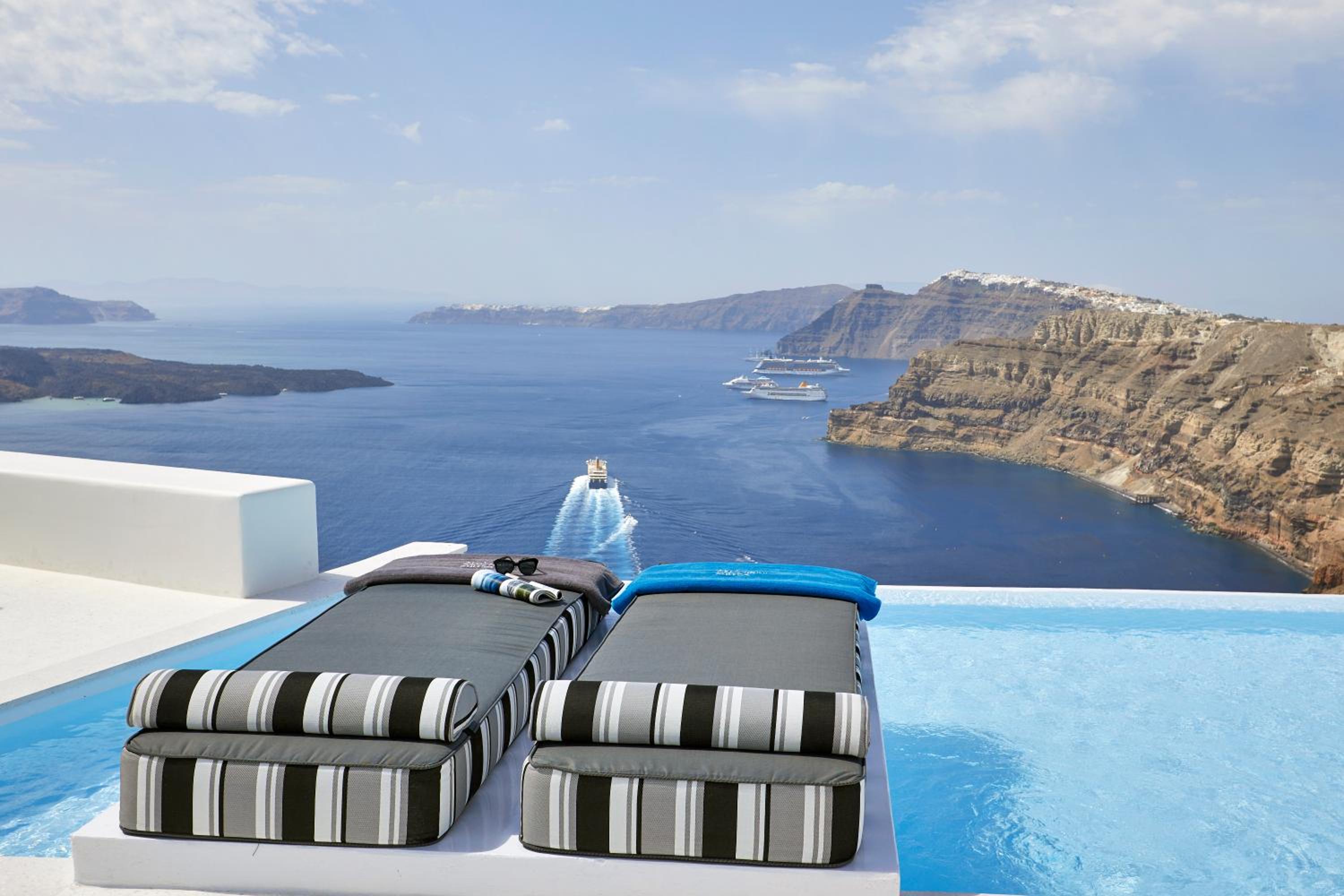 Sugarmoon Suite with Heated Plunge Pool, Infinity Pool, and Caldera View - Photo 18