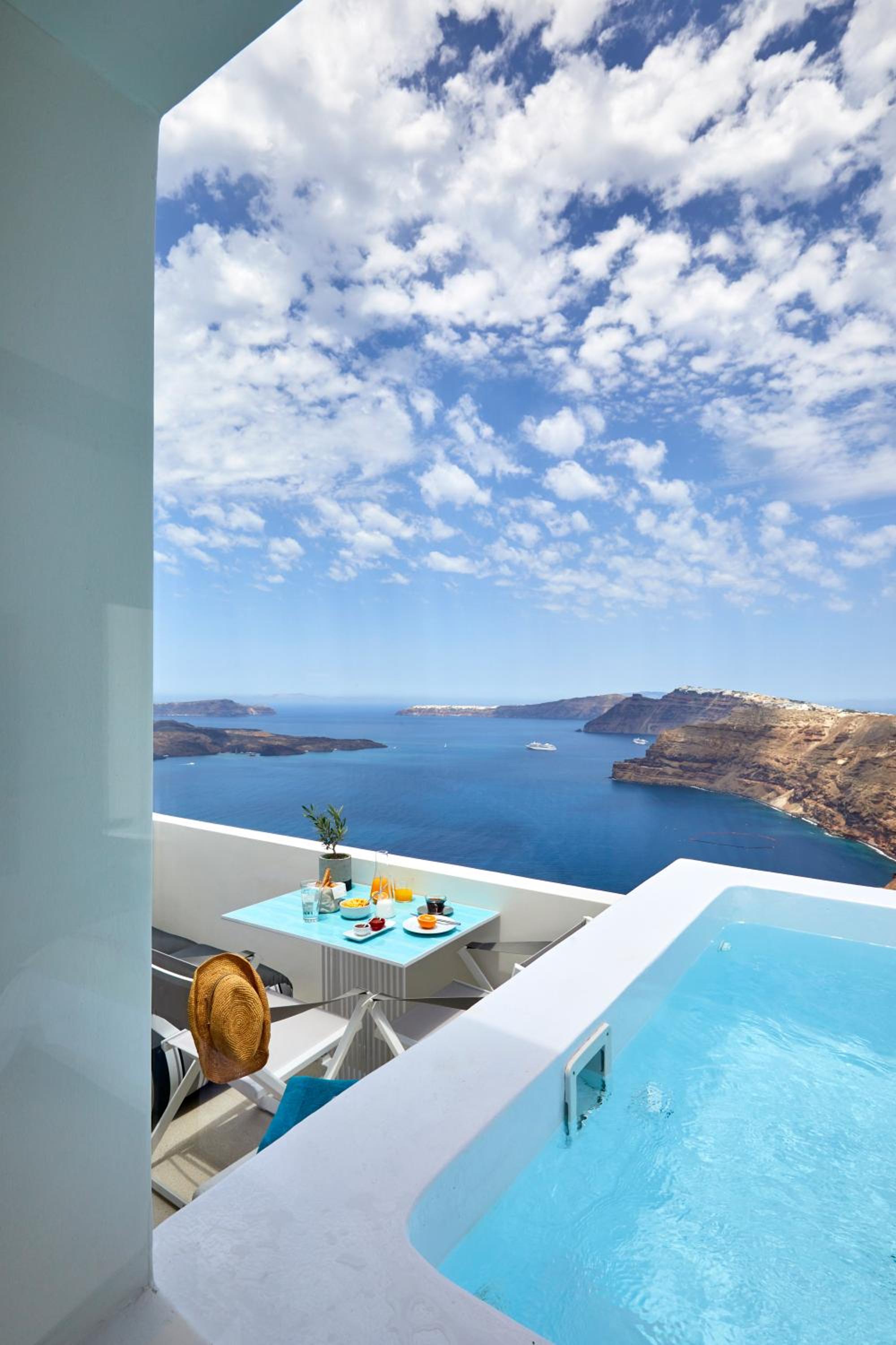 Panoramic View Suite with Heated Plunge Pool and Caldera View - Photo 12