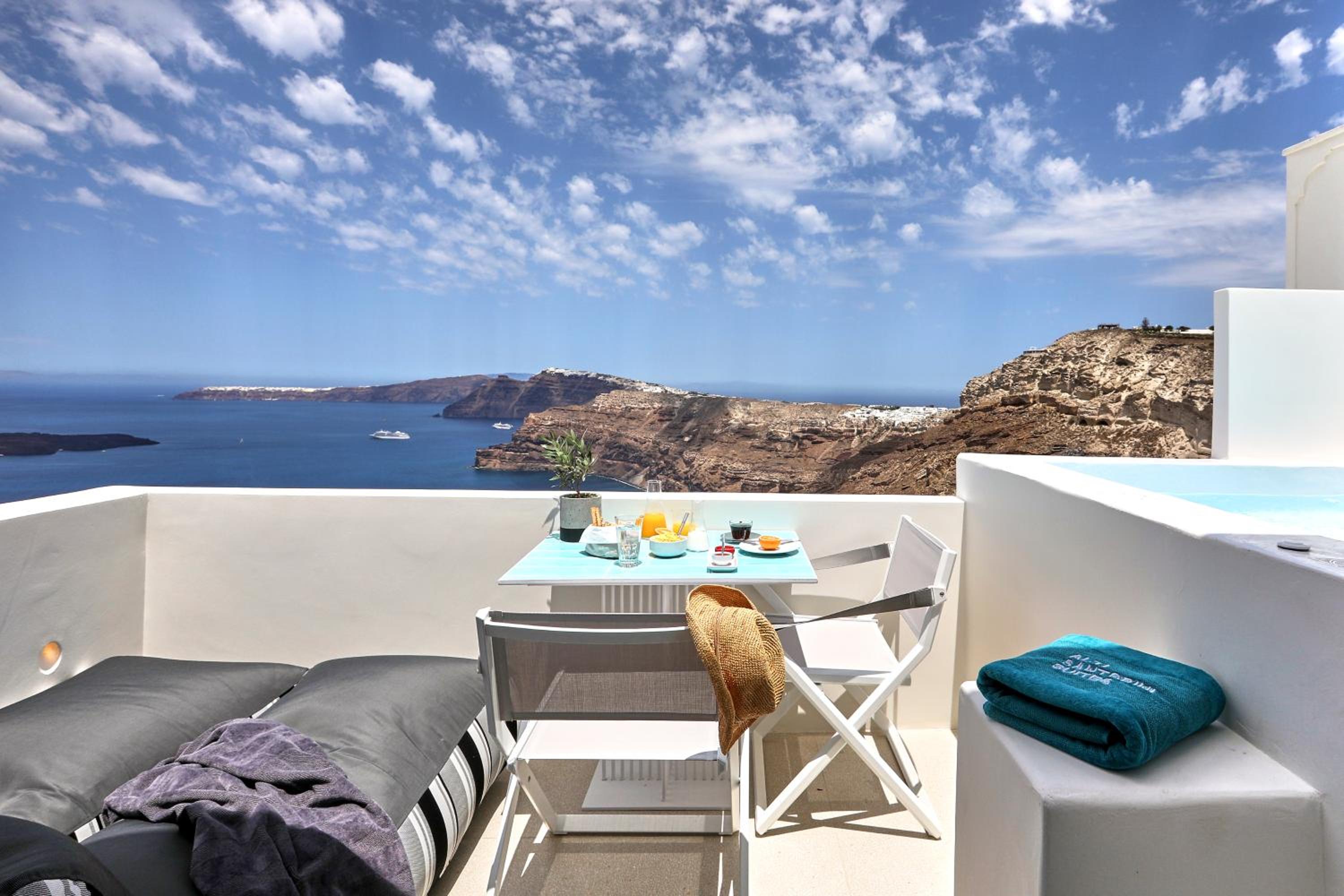 Panoramic View Suite with Heated Plunge Pool and Caldera View - Photo 9