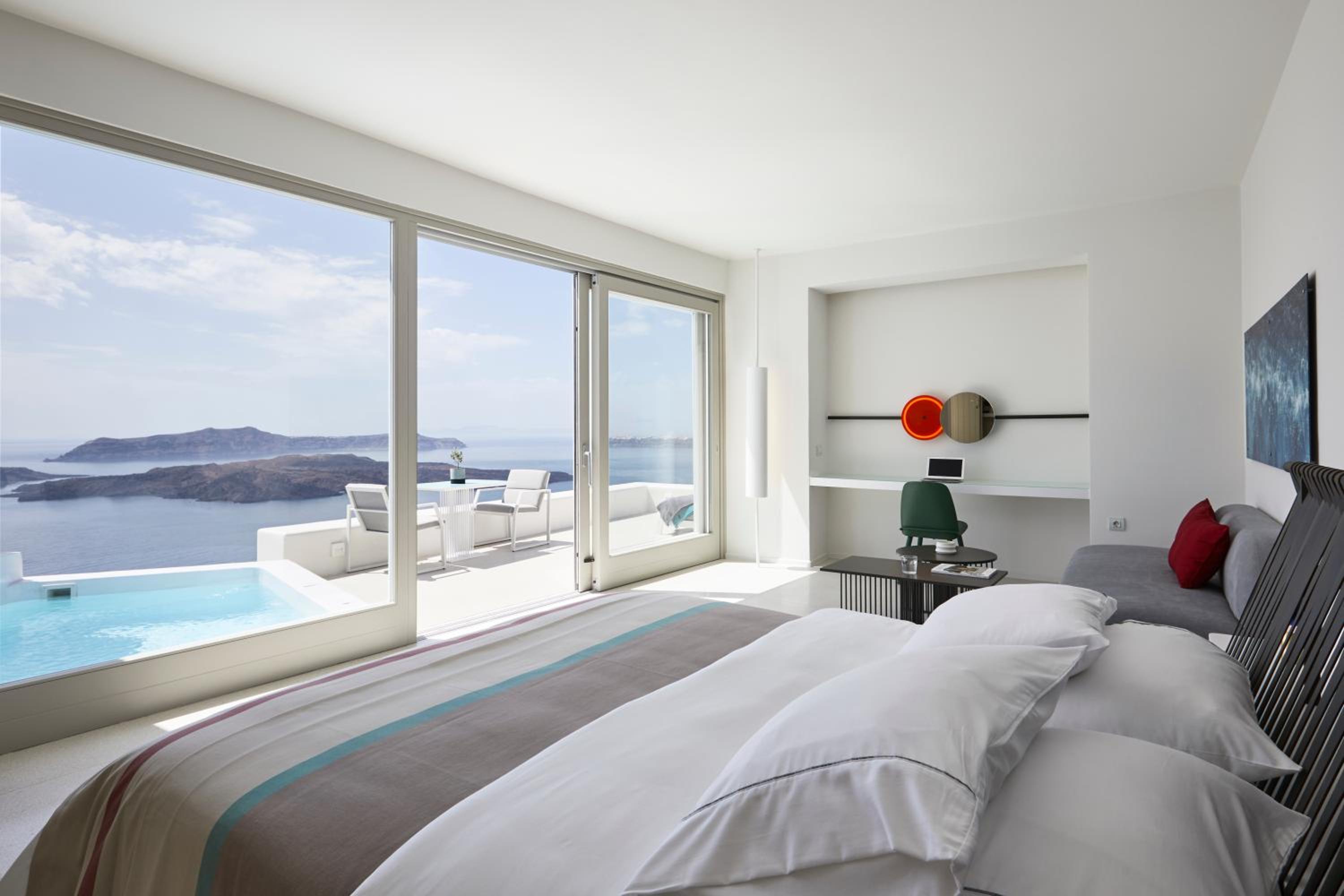 Private Unlimited View Suite with Heated Plunge Pool and Caldera View photo 3