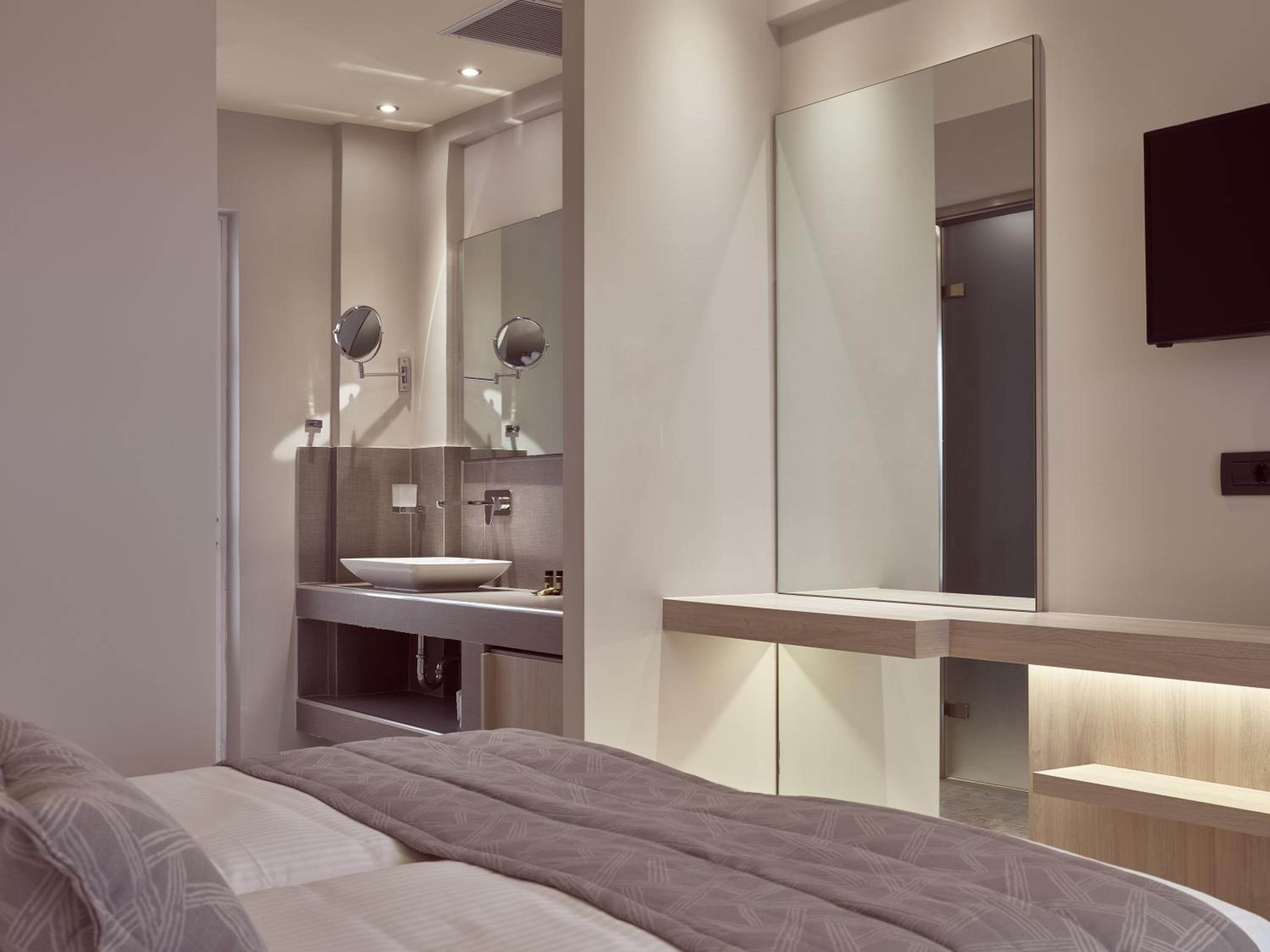 Double or Twin Room - Photo 7