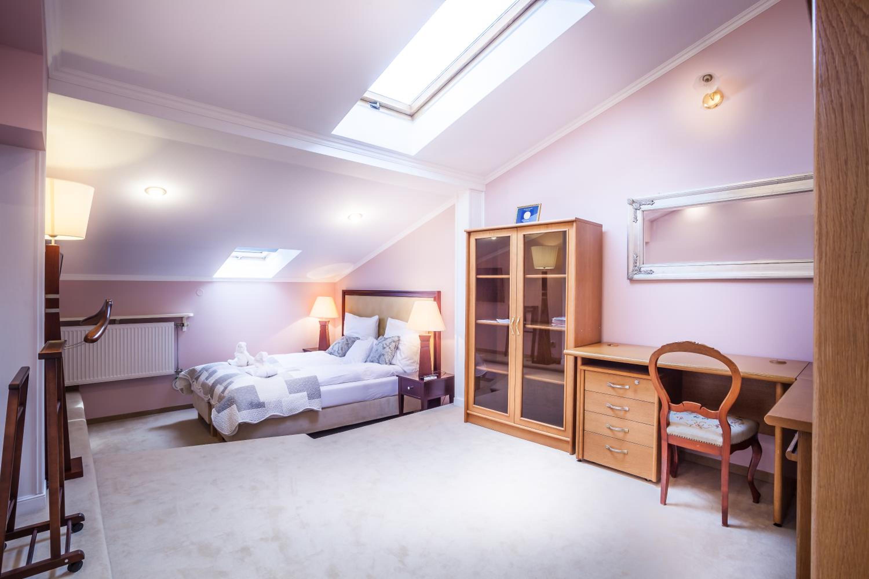 Double Room with Private External Bathroom - Photo 4