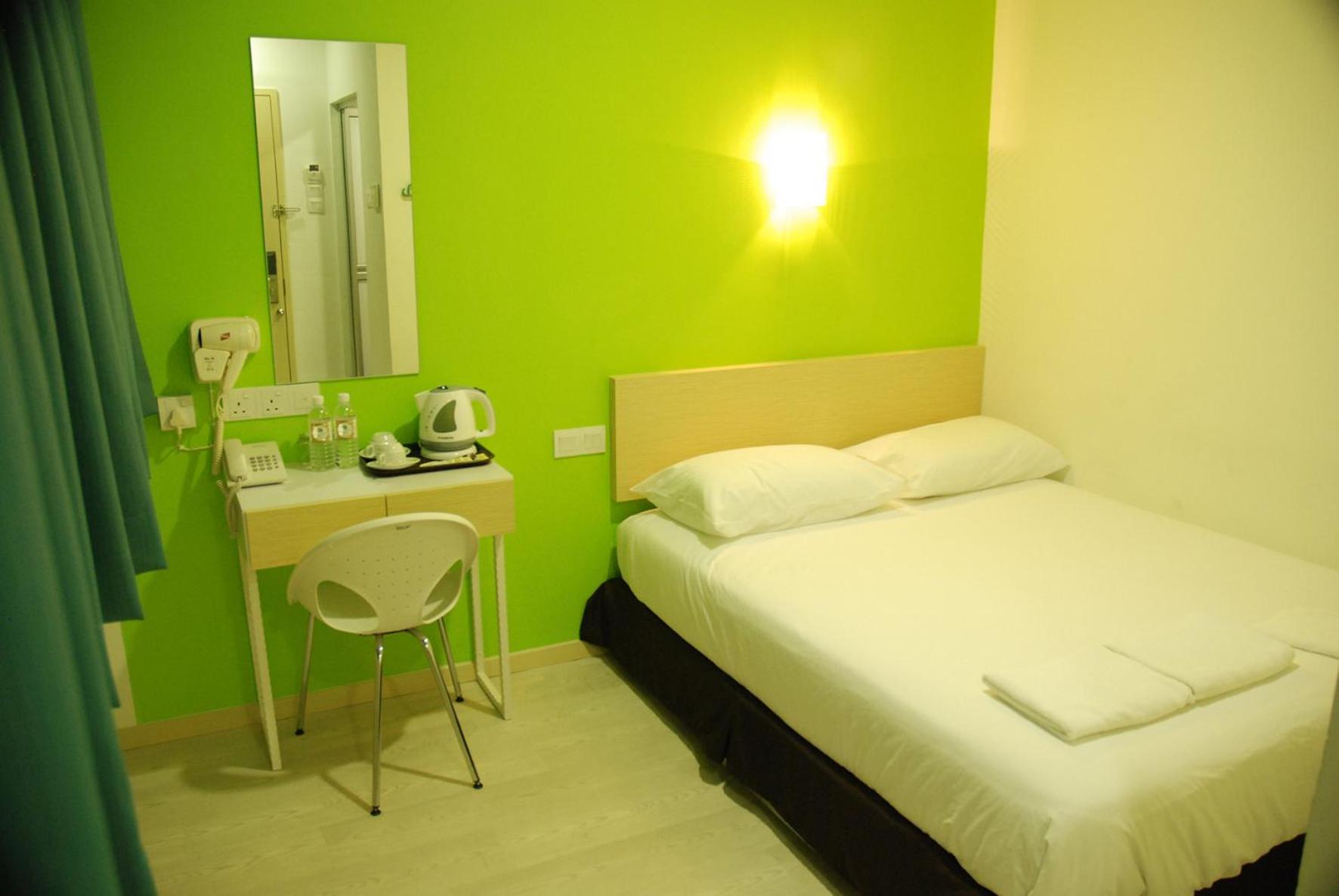 Deluxe Queen Room - Photo 3