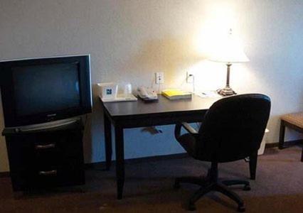 Queen Room - Non-Smoking - Photo 1