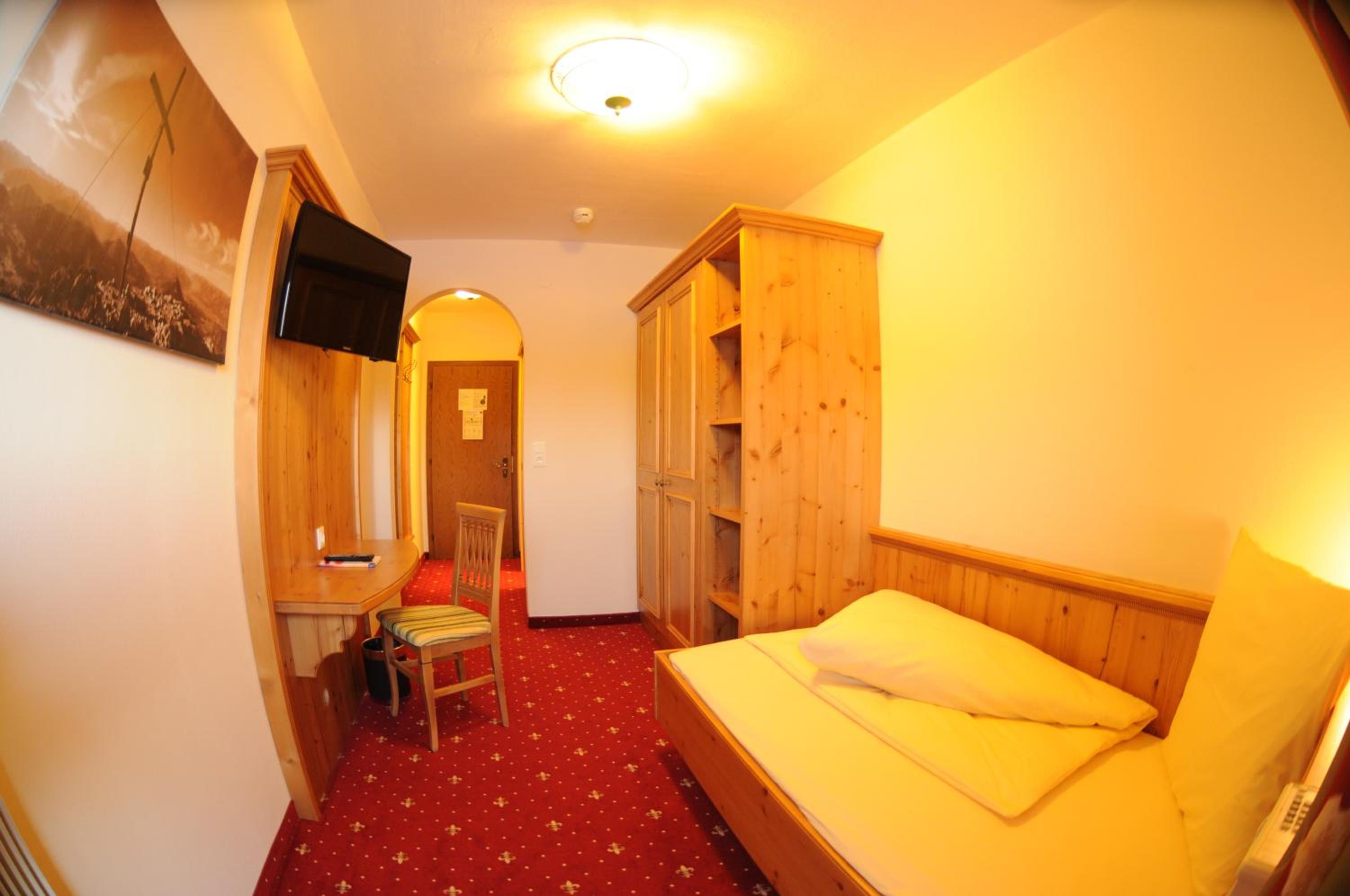 Single Room with Balcony photo 2
