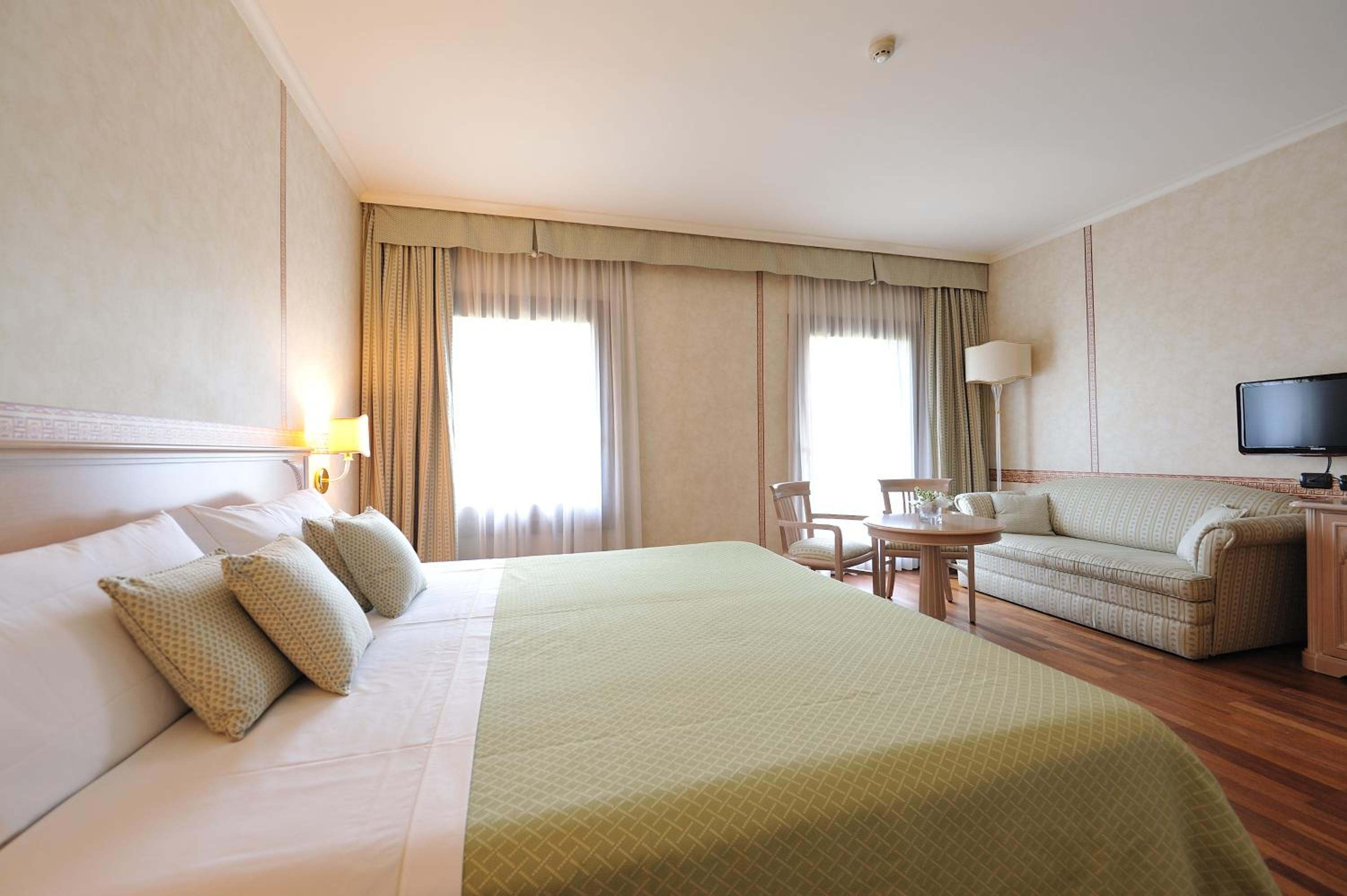 Superior Double or Twin Room - Photo 10