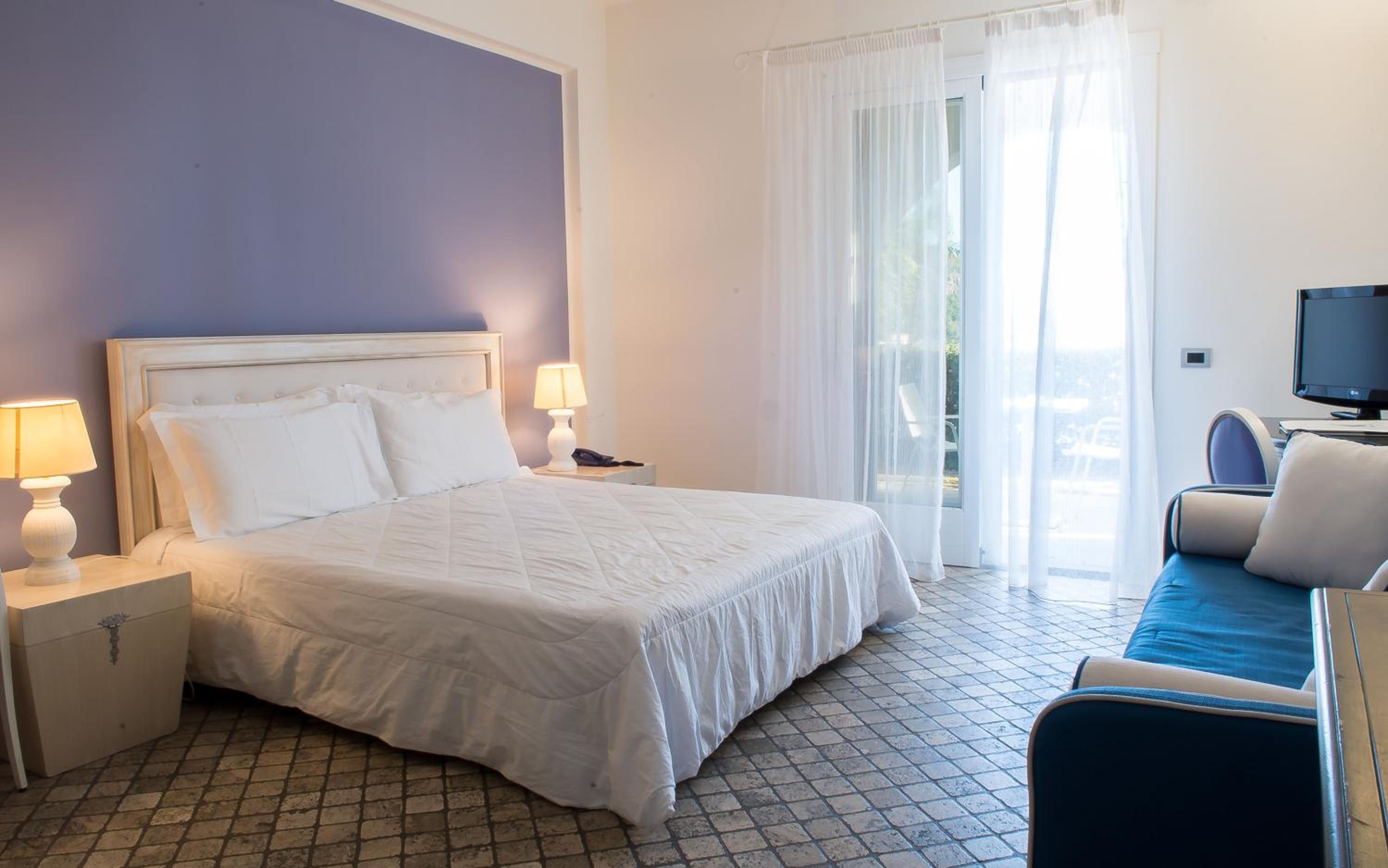 Comfort Double Room with Partial Sea View - Photo 4
