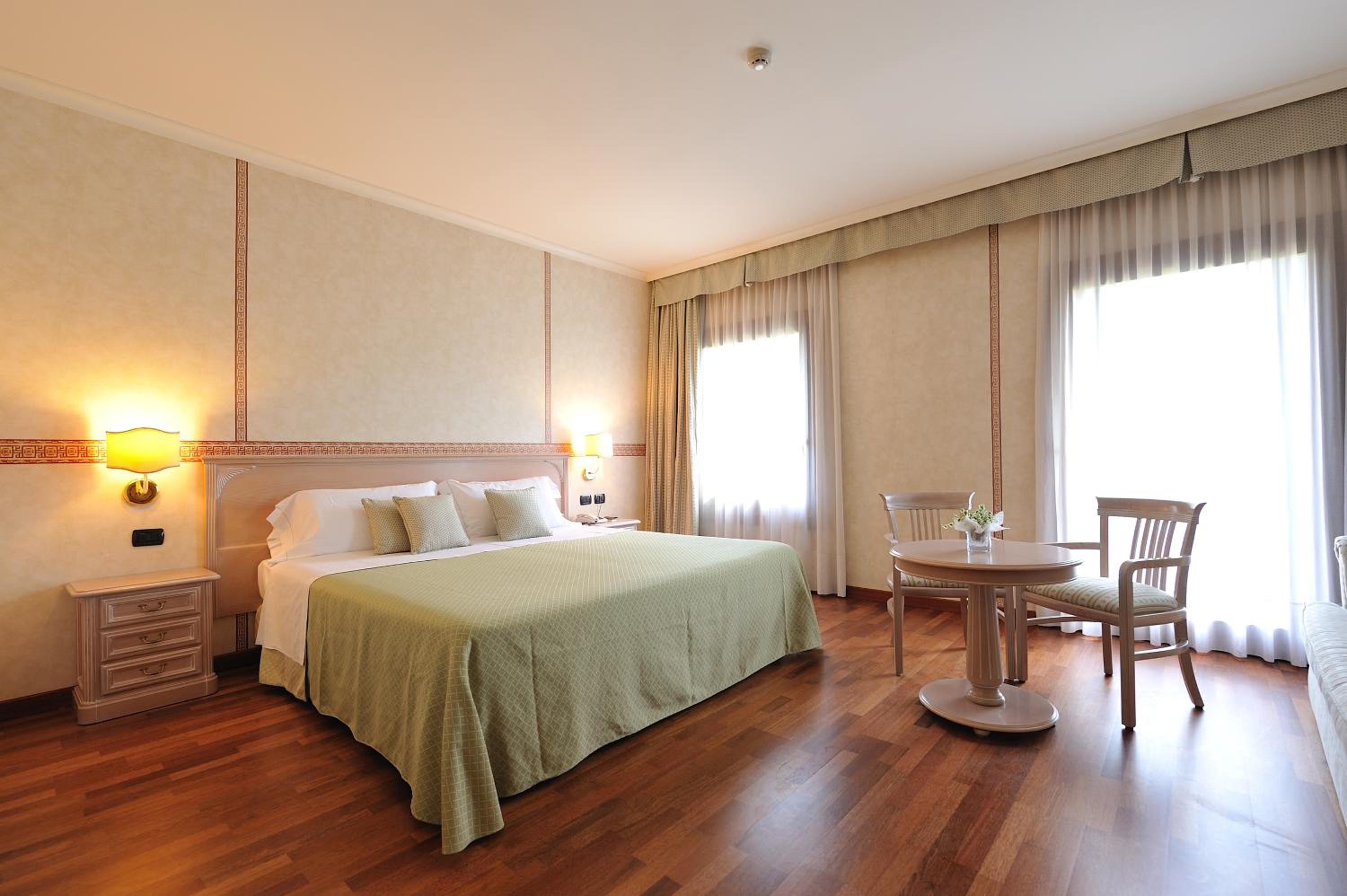 Superior Double or Twin Room - Photo 8