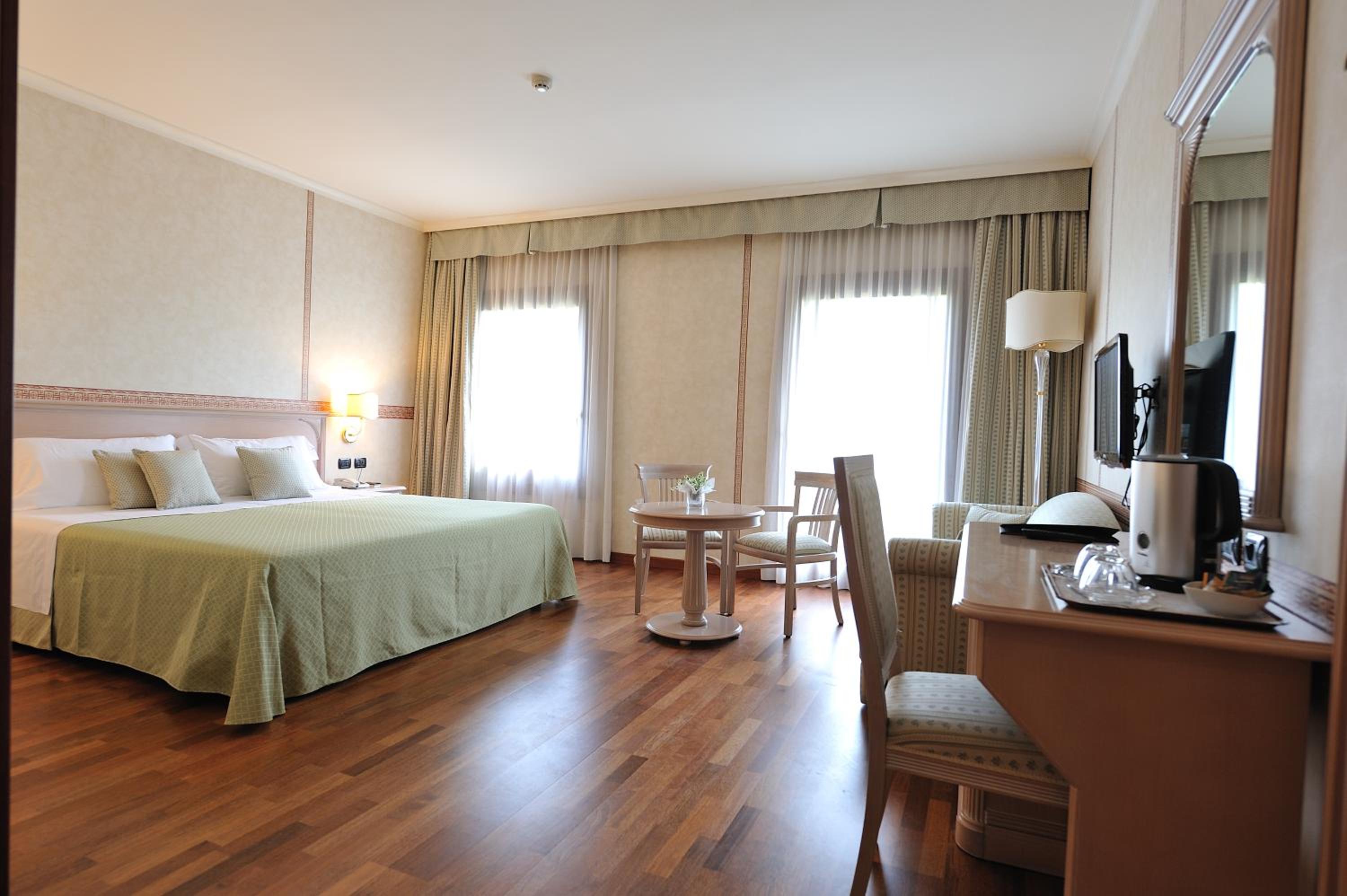 Superior Double or Twin Room - Photo 12