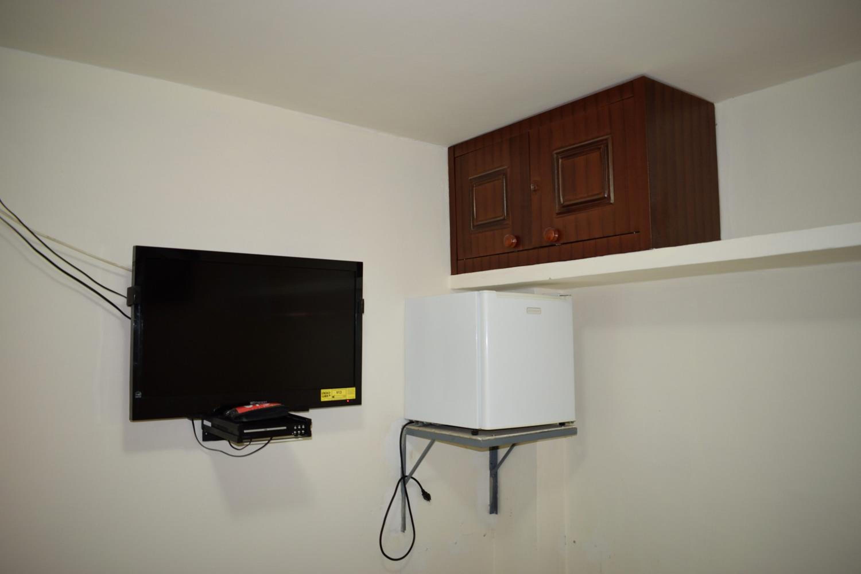 Quadruple Room with Private Bathroom photo 1