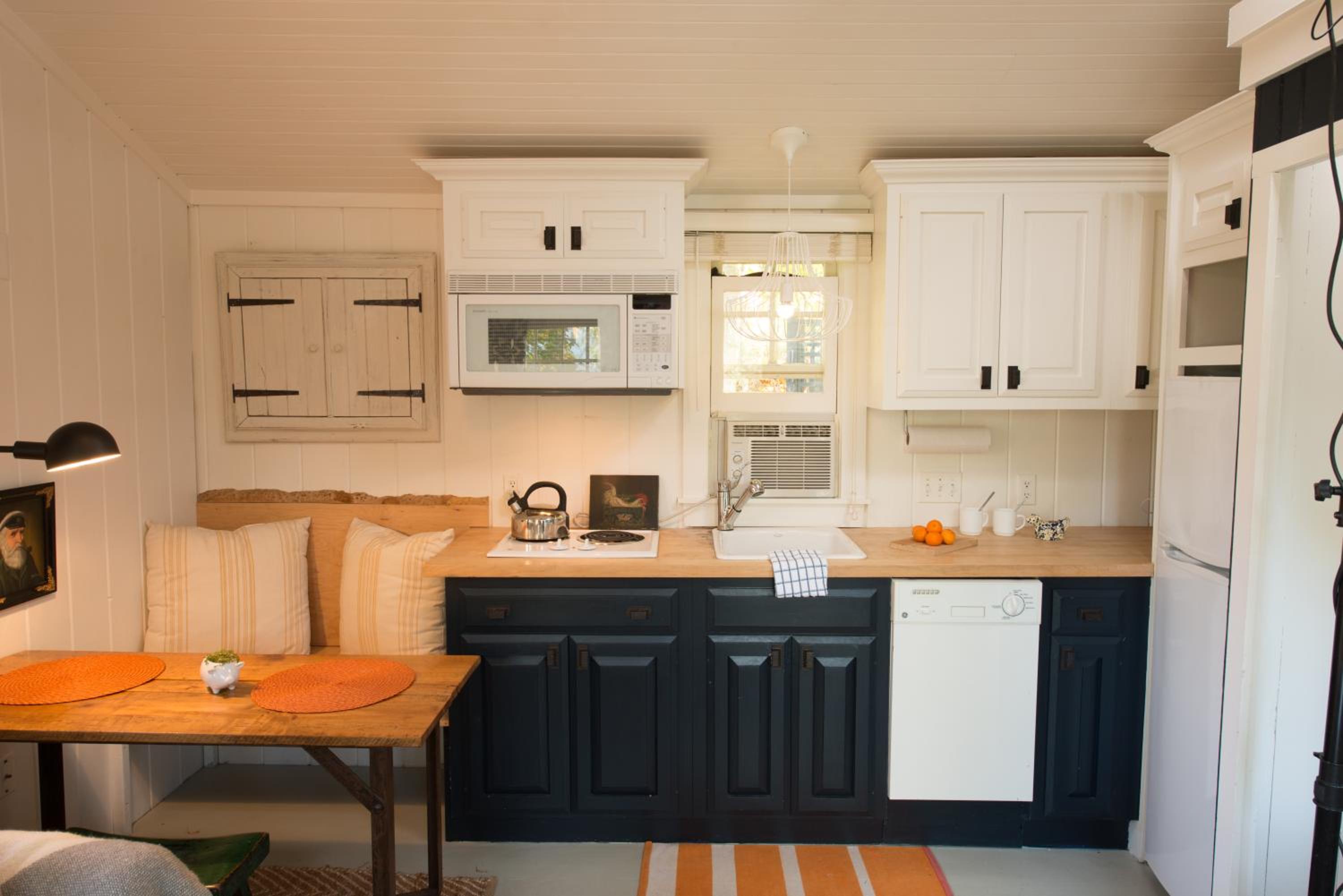Sunrise Cottage with Garden View