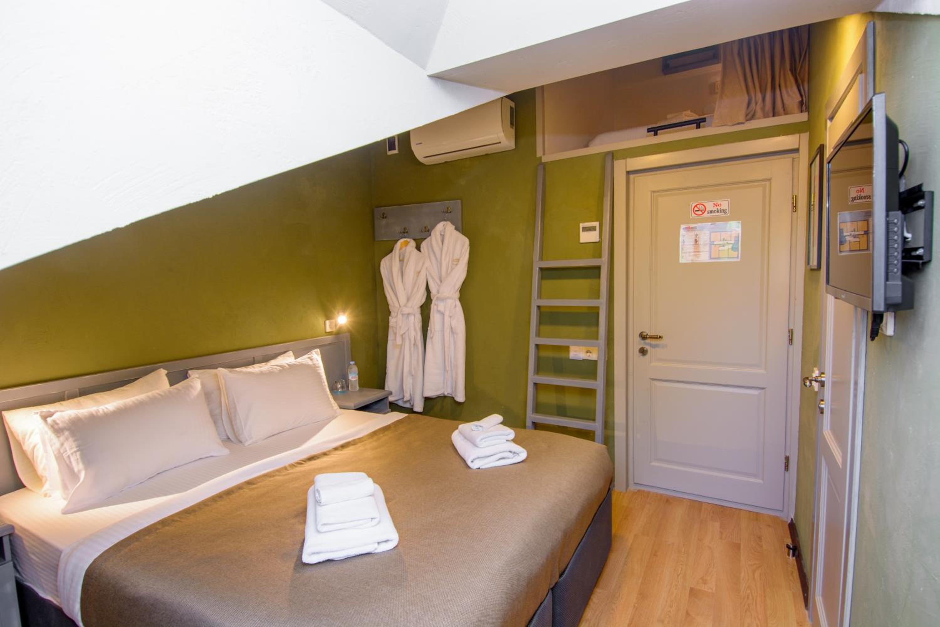 Attic Quadruple Room photo 1