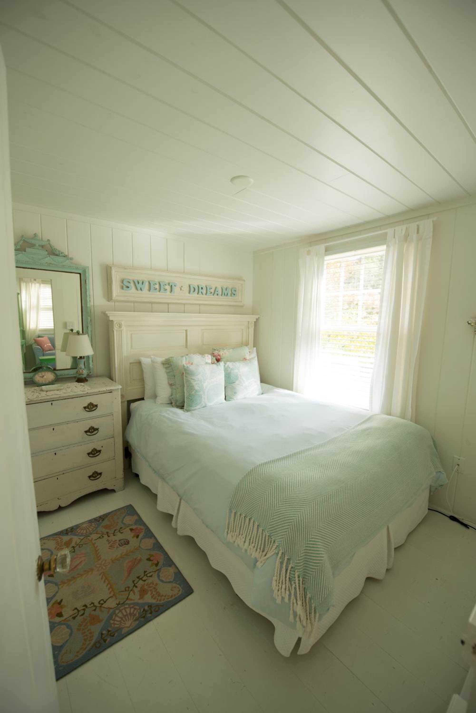 Sweet Dreams Two Bedroom Cottage with Cove View photo 3
