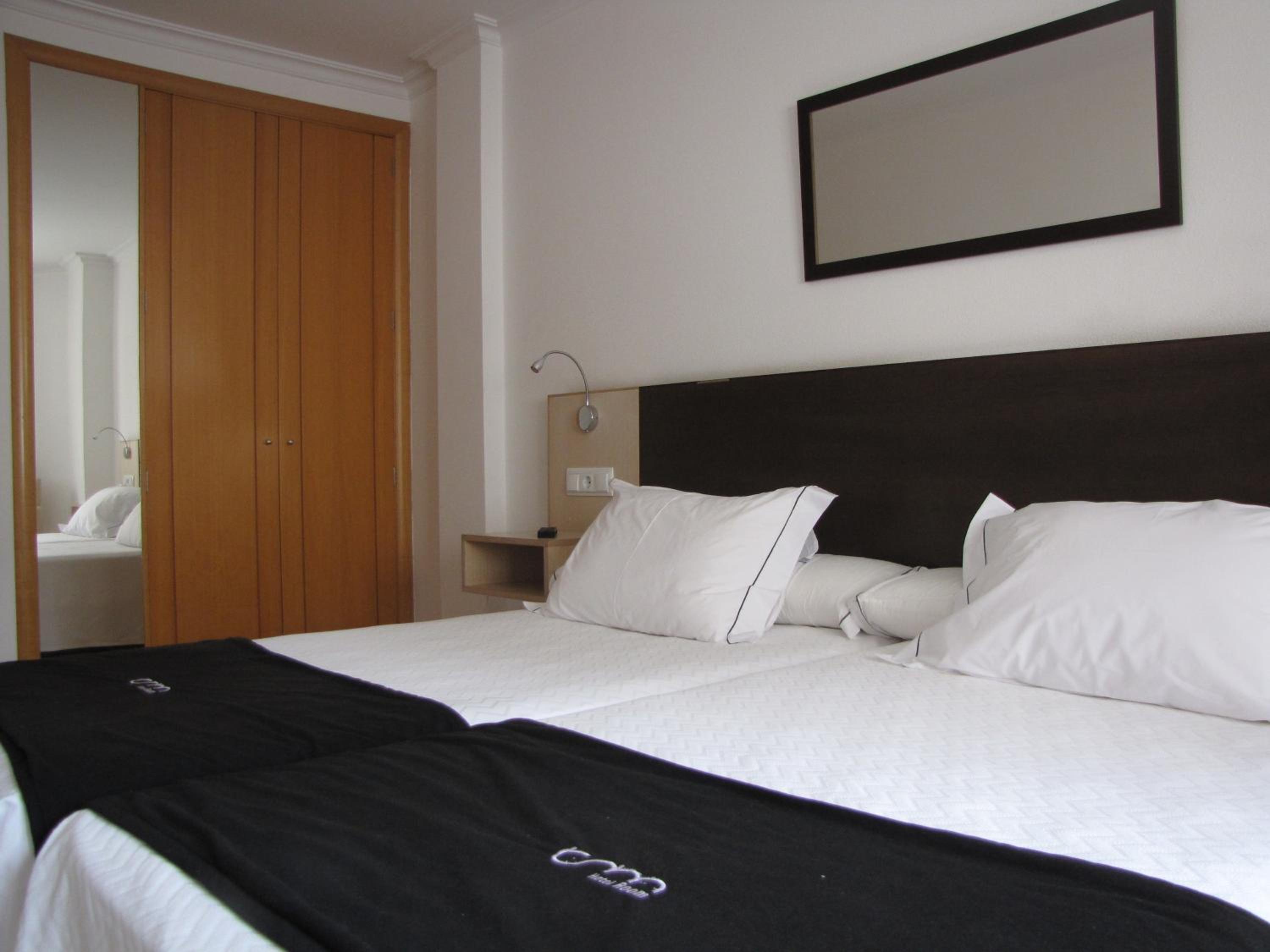 Double or Twin Room photo 3