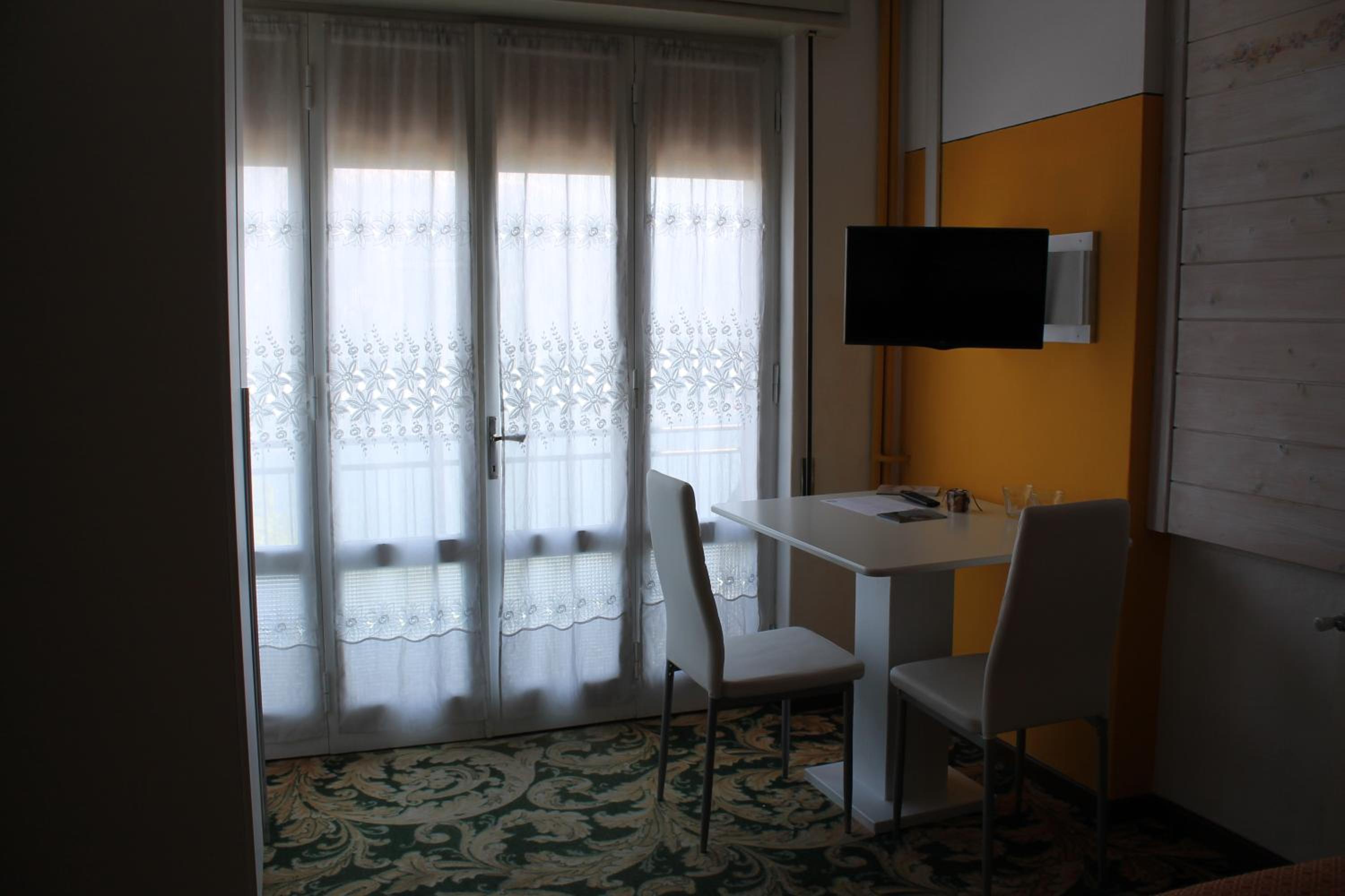 Standard Double or Twin Room with Balcony photo 3