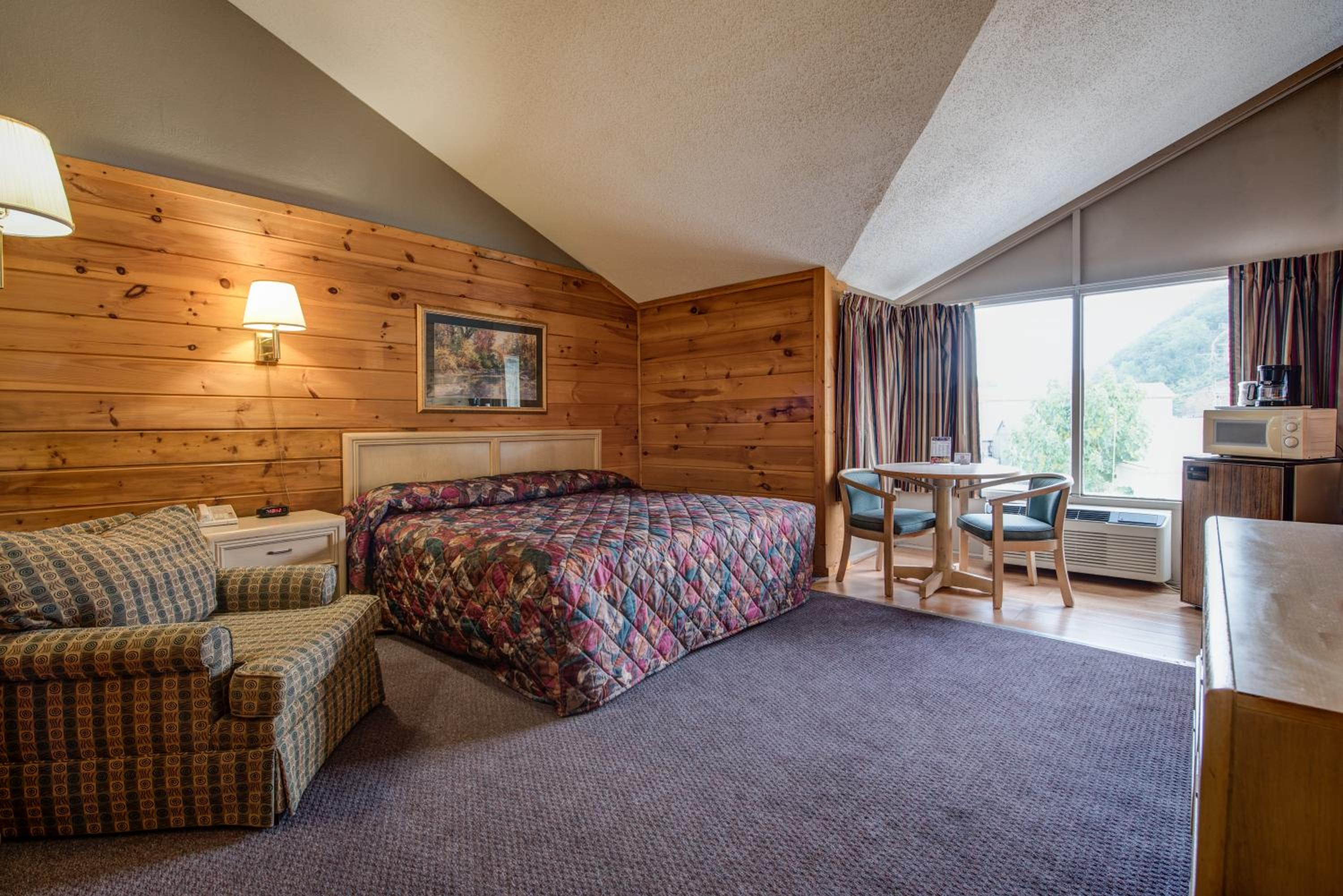 King Suite with Spa Bath photo 3