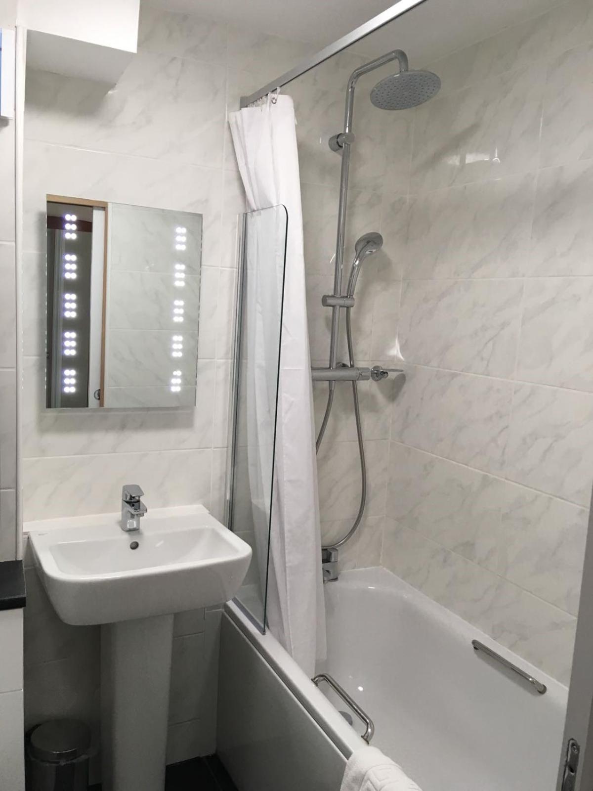 Small Double Room - Photo 6