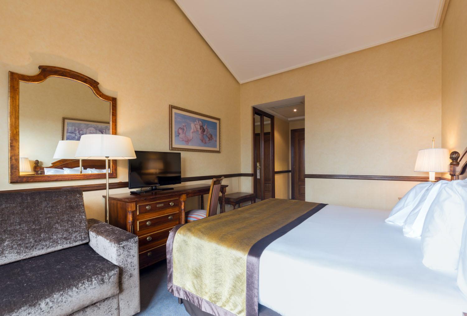 Doble room with extra bed - Photo 2