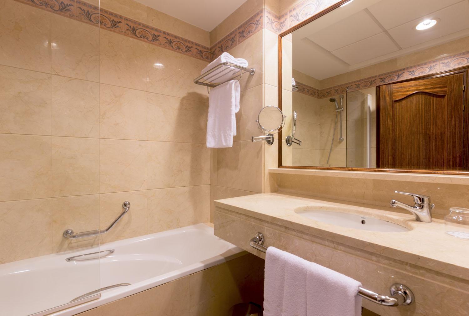 Doble room with extra bed - Photo 4