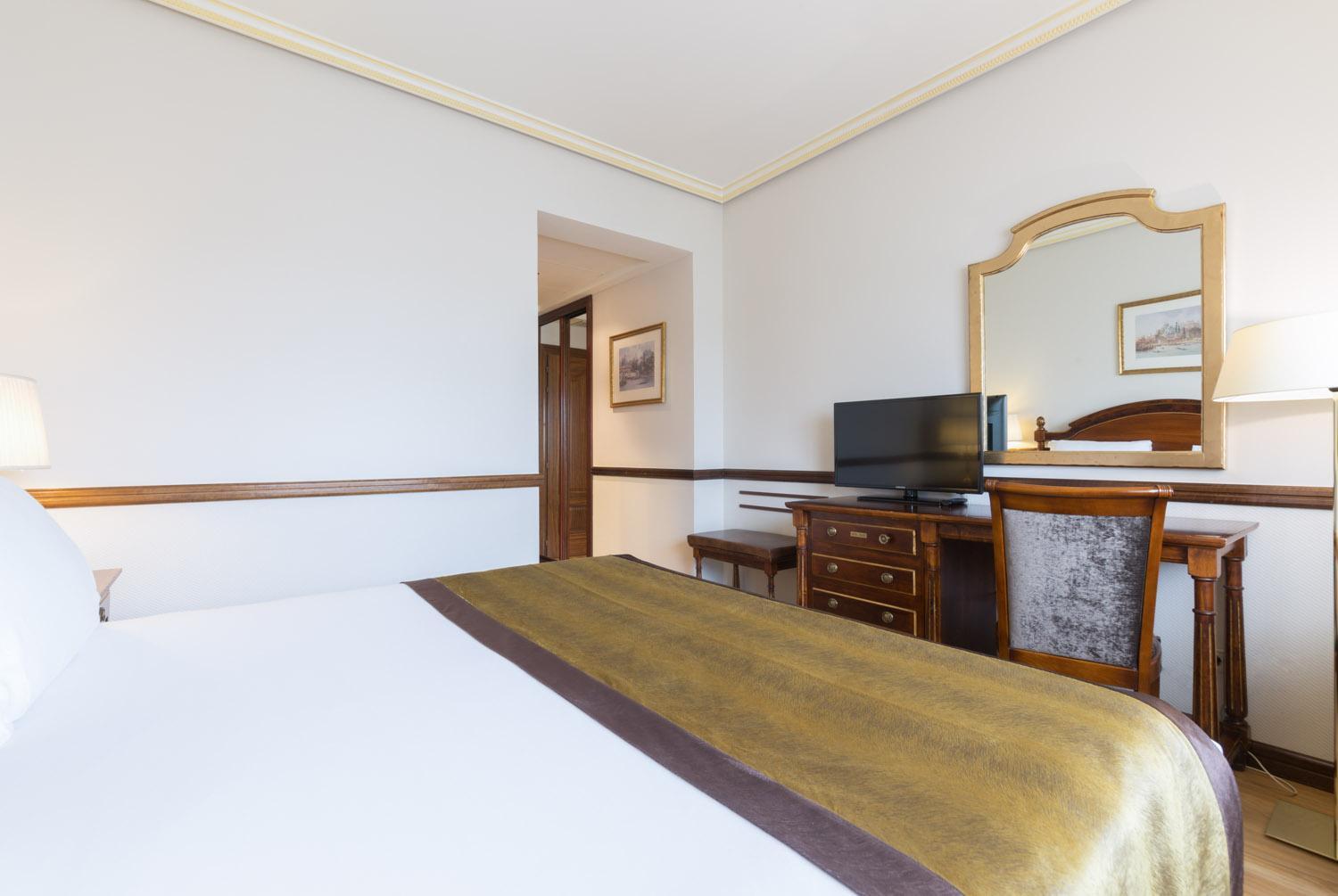 Double or Twin Room - Photo 3