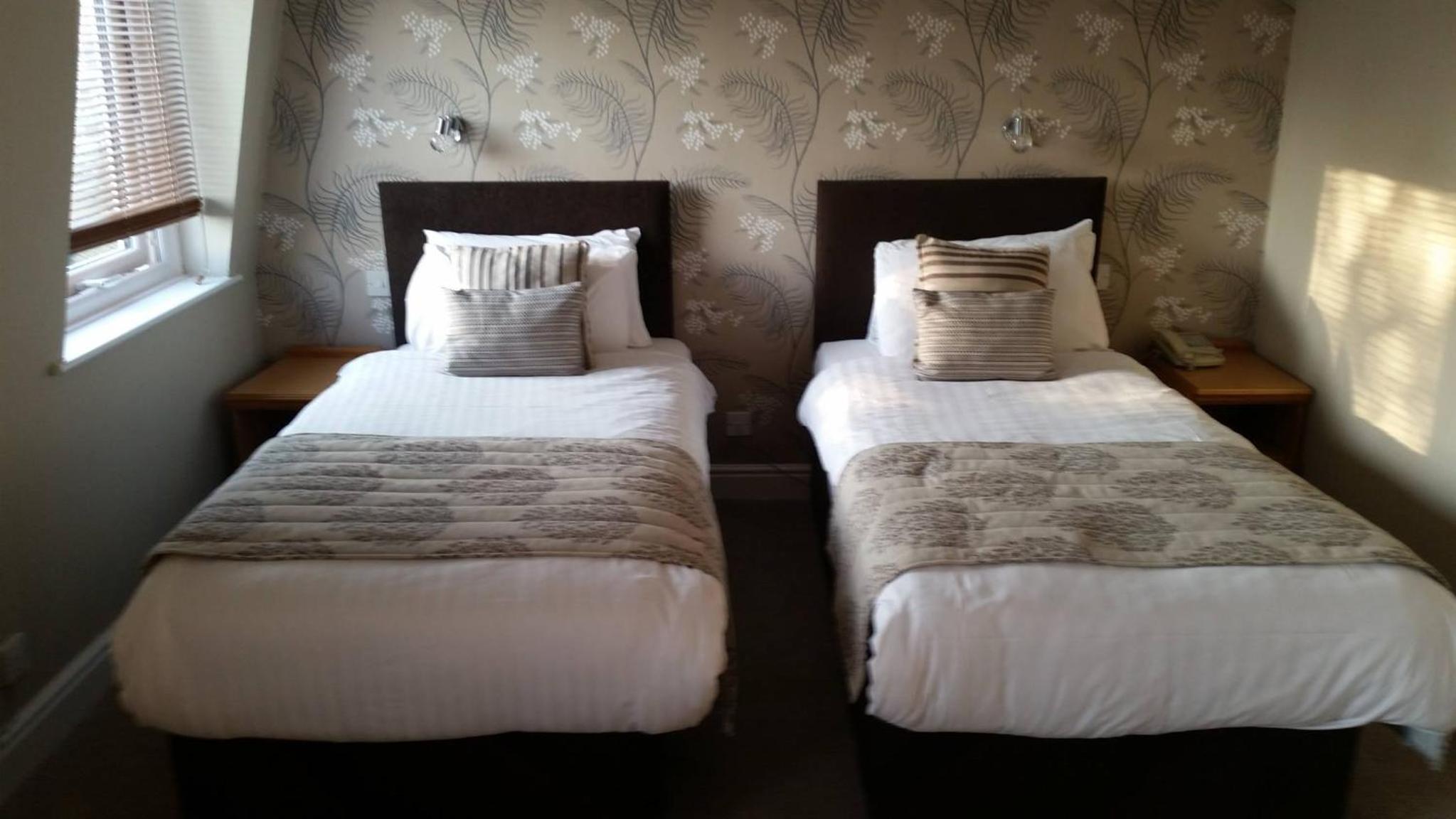 Twin Room - Photo 6