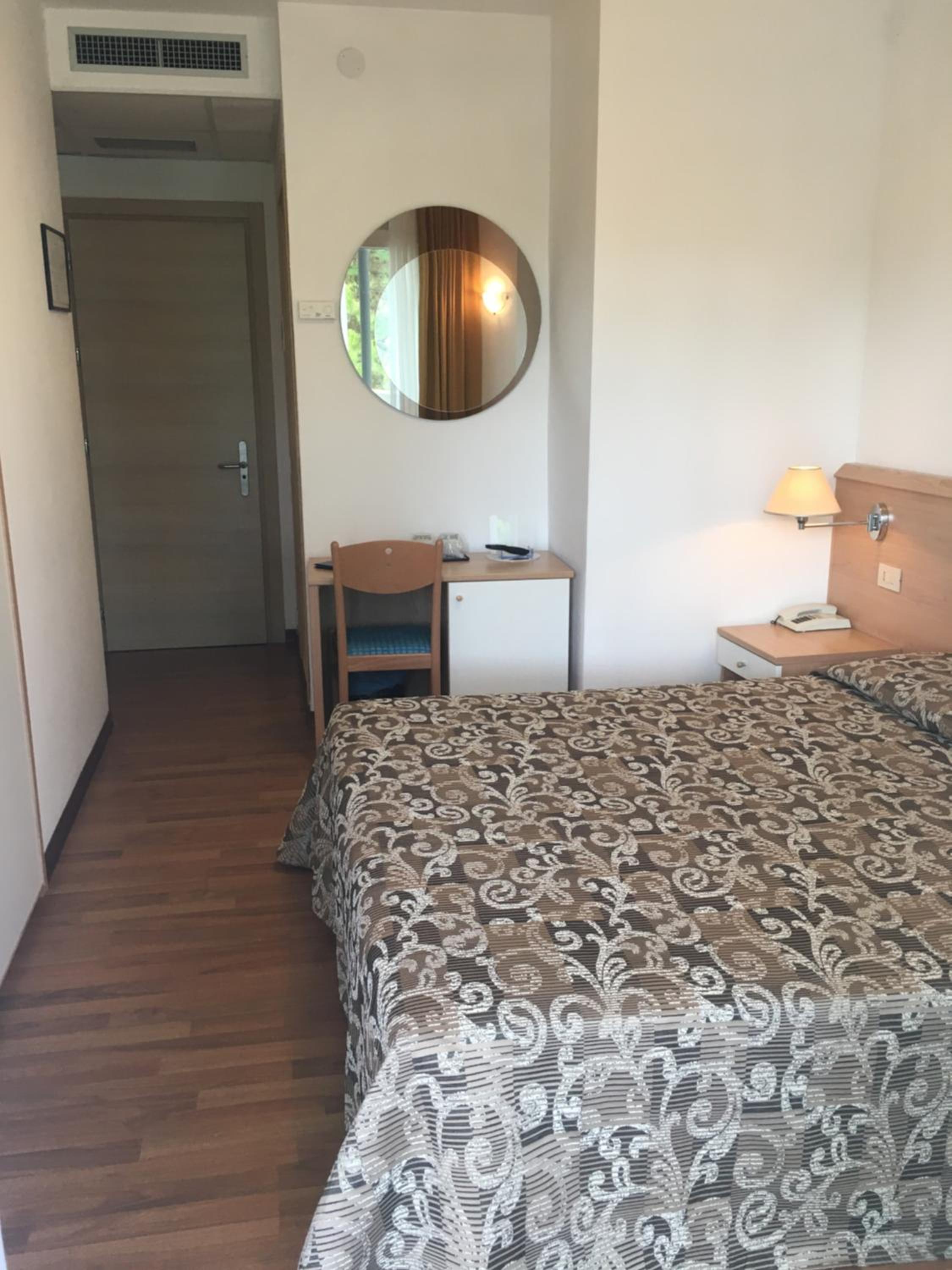 Standard Double Room - Photo 6