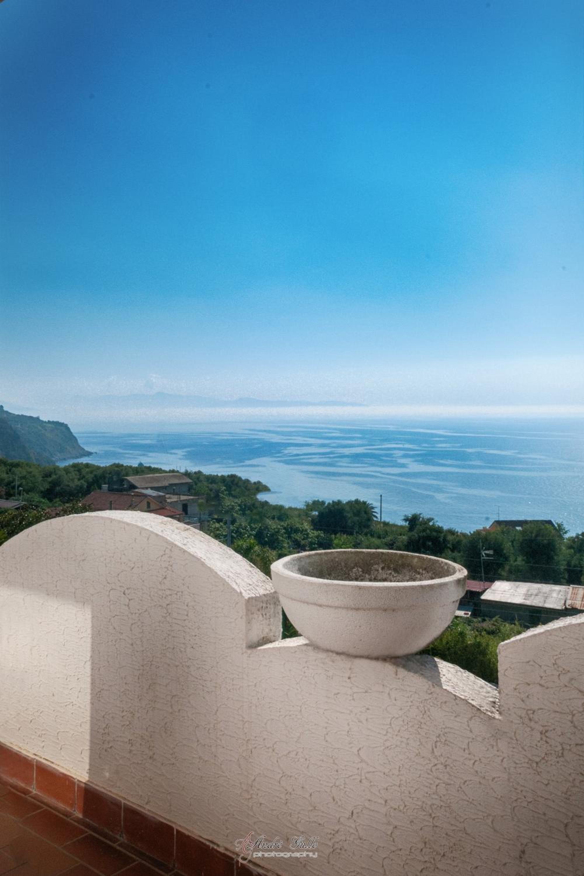 Double Room with Balcony and Sea View - Photo 2