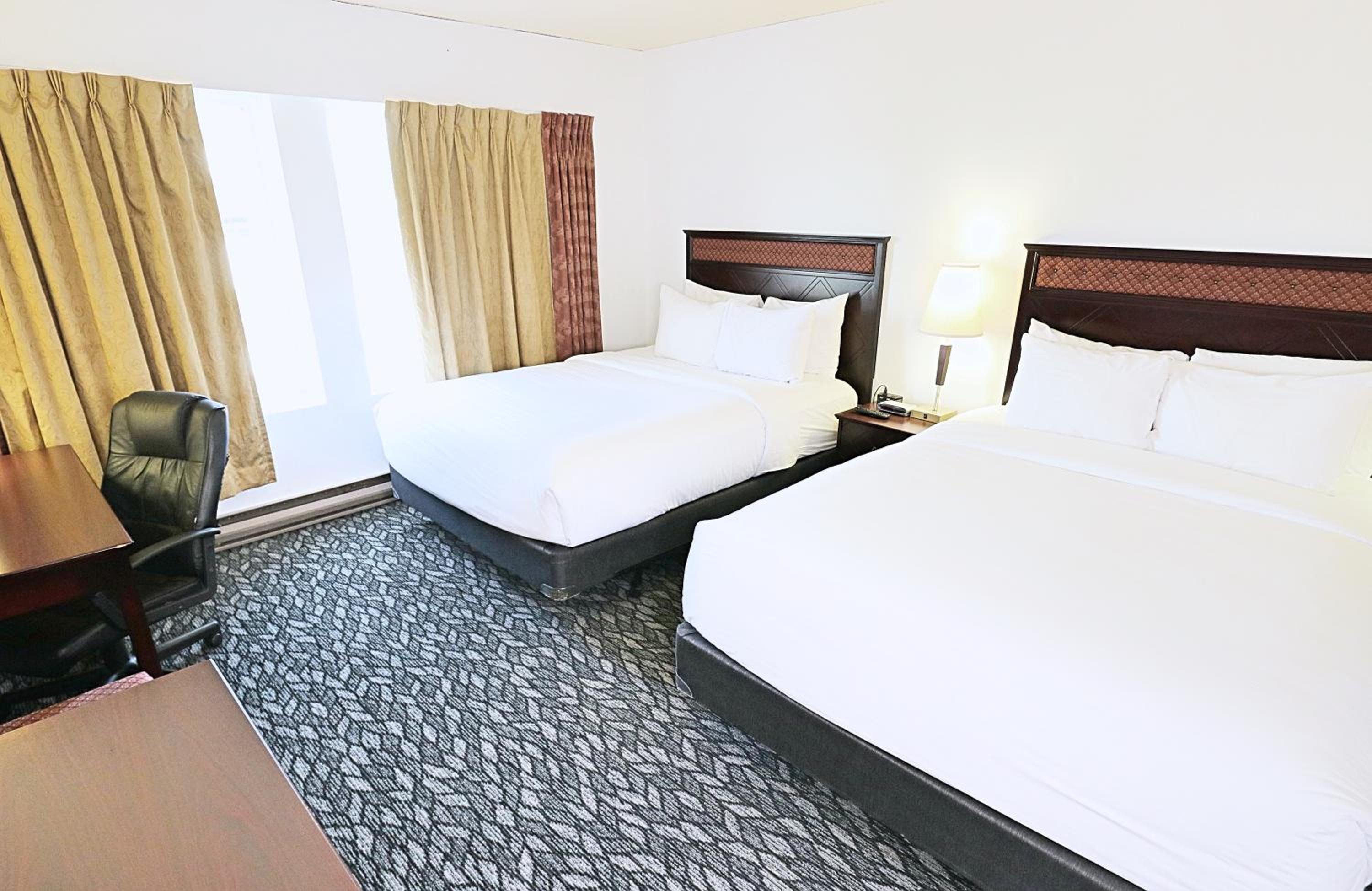 Double Room with Two Double Beds - Photo 1