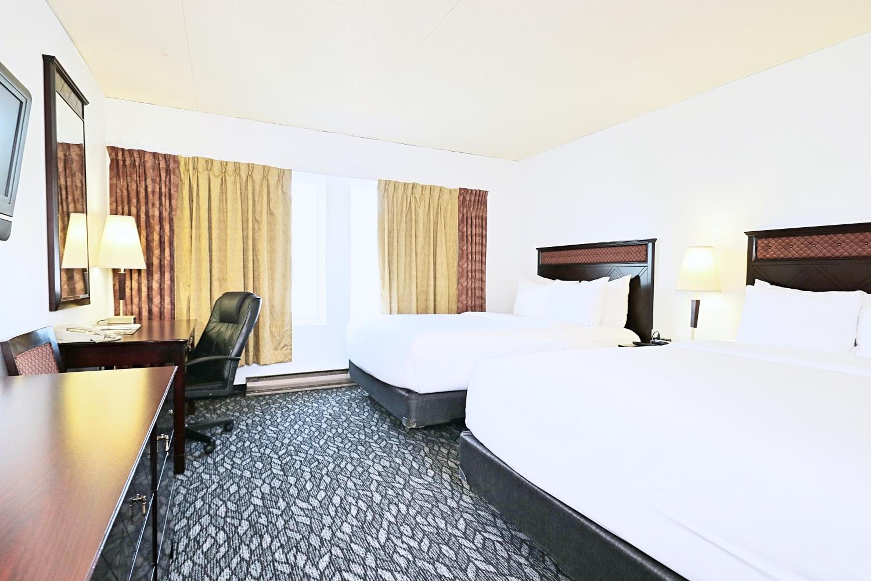 Double Room with Two Double Beds - Photo 4
