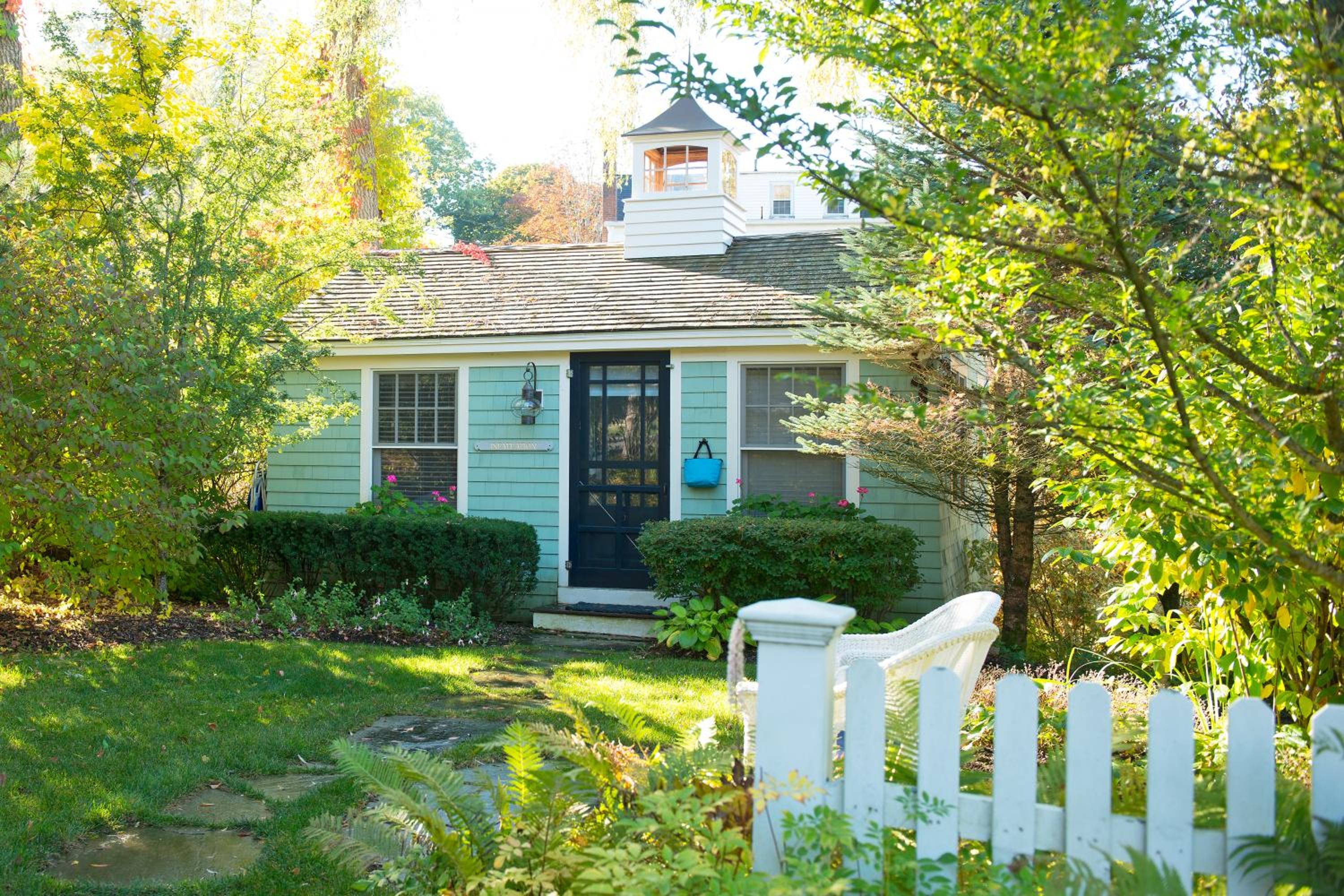 Trellis Cottage with Cove View