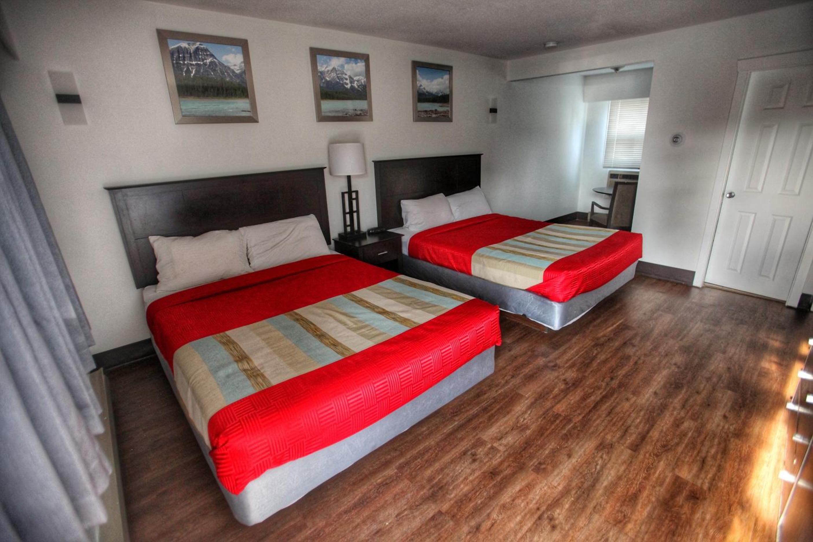 Queen Room with Two Queen Beds - Non-Smoking photo 2