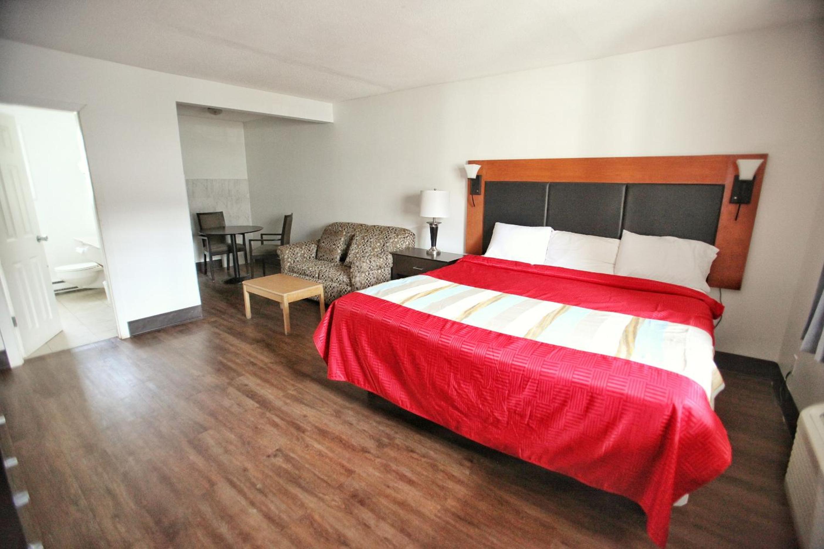 King Room - Non-Smoking photo 3