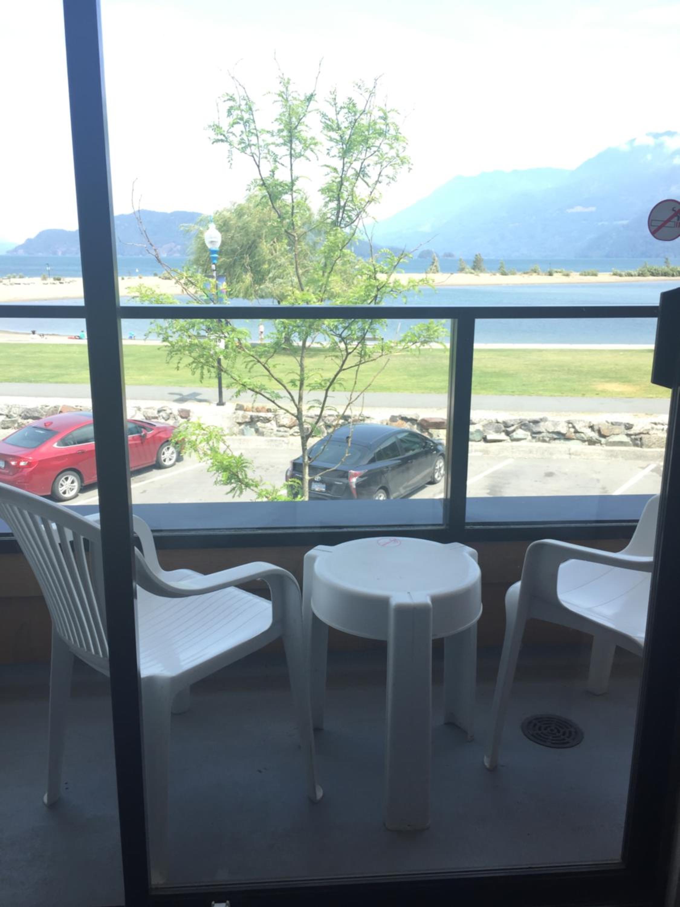 King Room with Balcony and Lake View - Photo 4