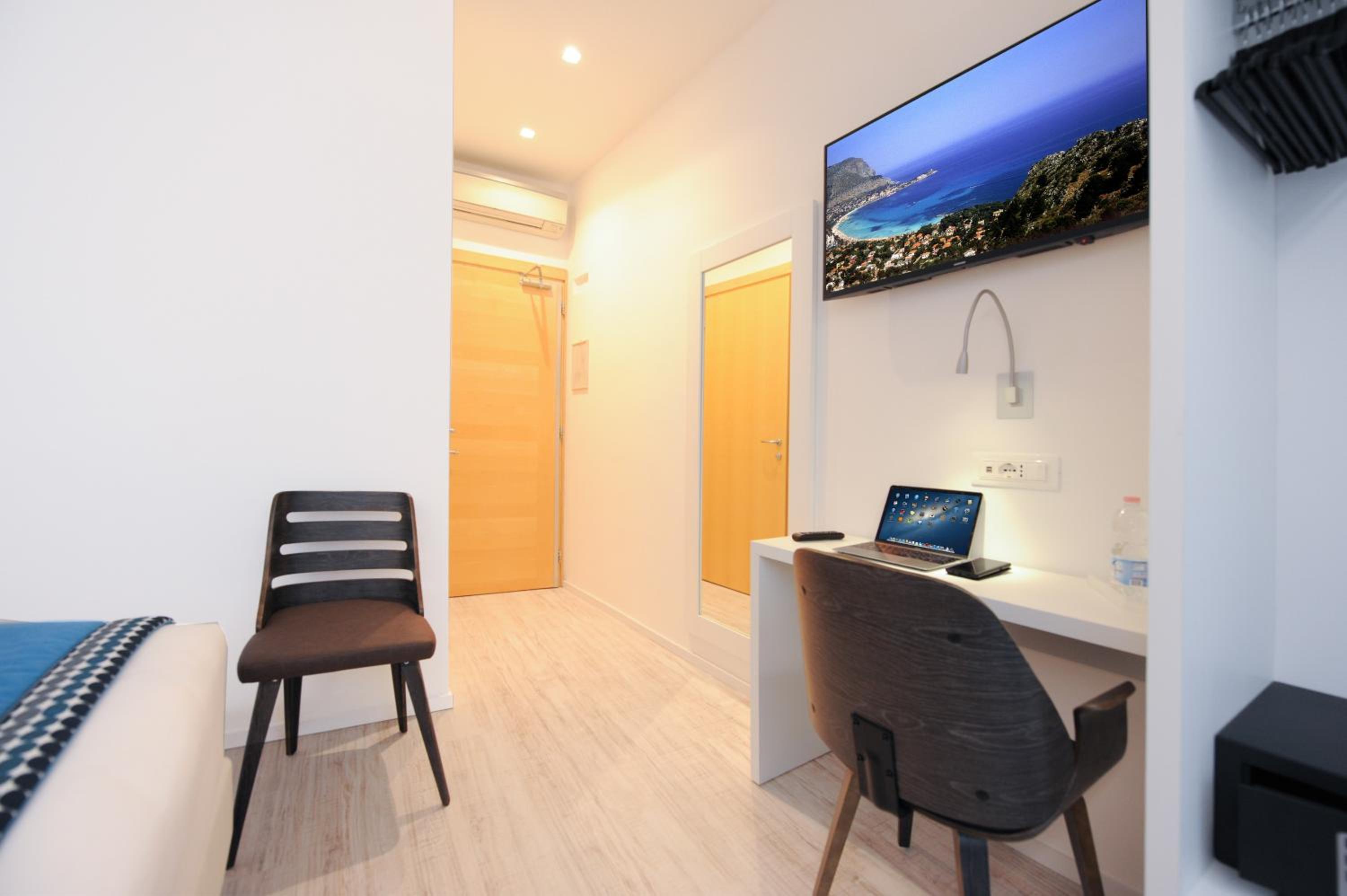 Double Room with Beach Access - Photo 5