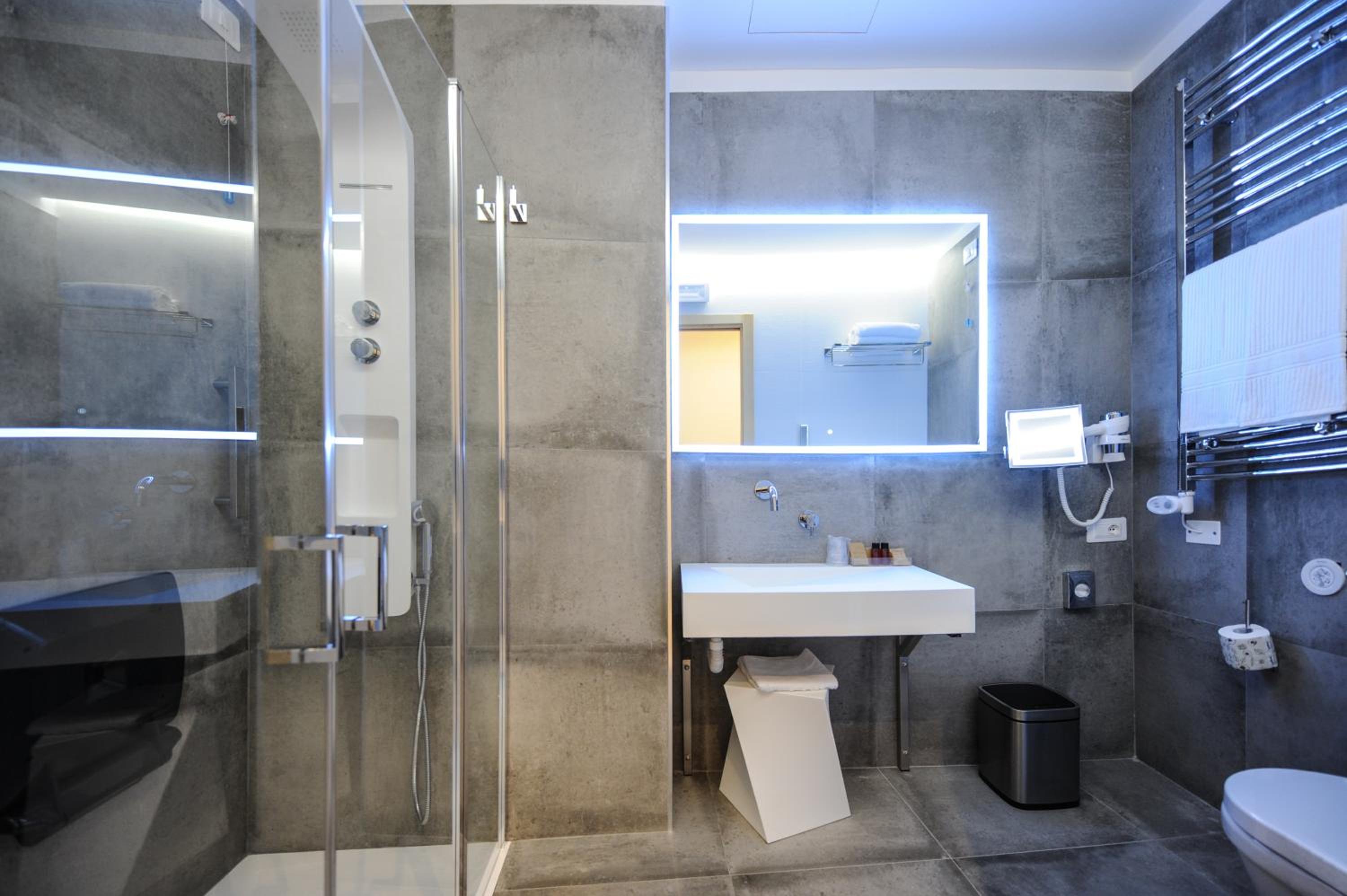 Junior Suite with Beach Access - Photo 6